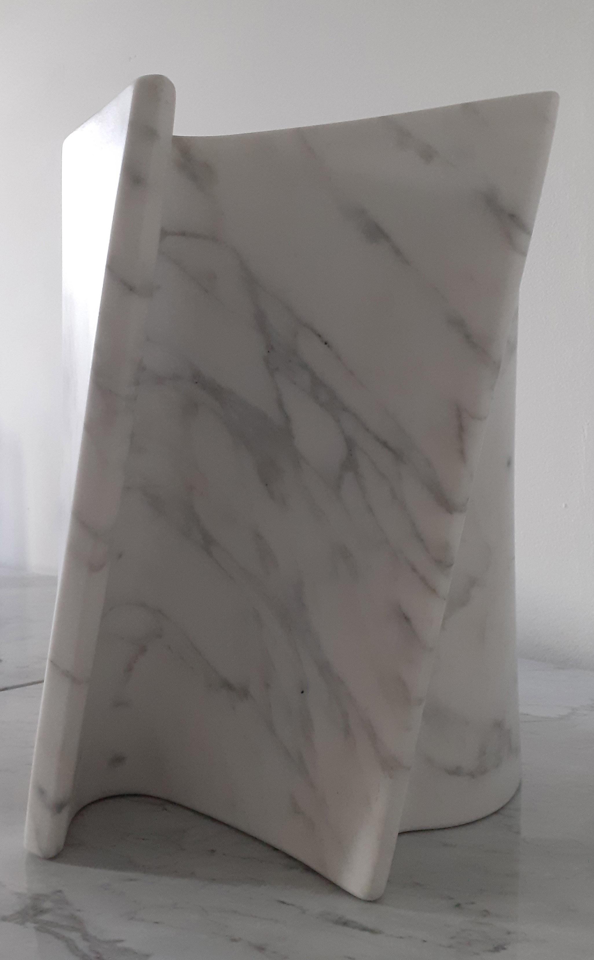 Vase/Garten aus weißem Statuario- Carrara-Marmor, 21. Jahrhundert, von E.Babled, Skulptur (Moderne) im Angebot