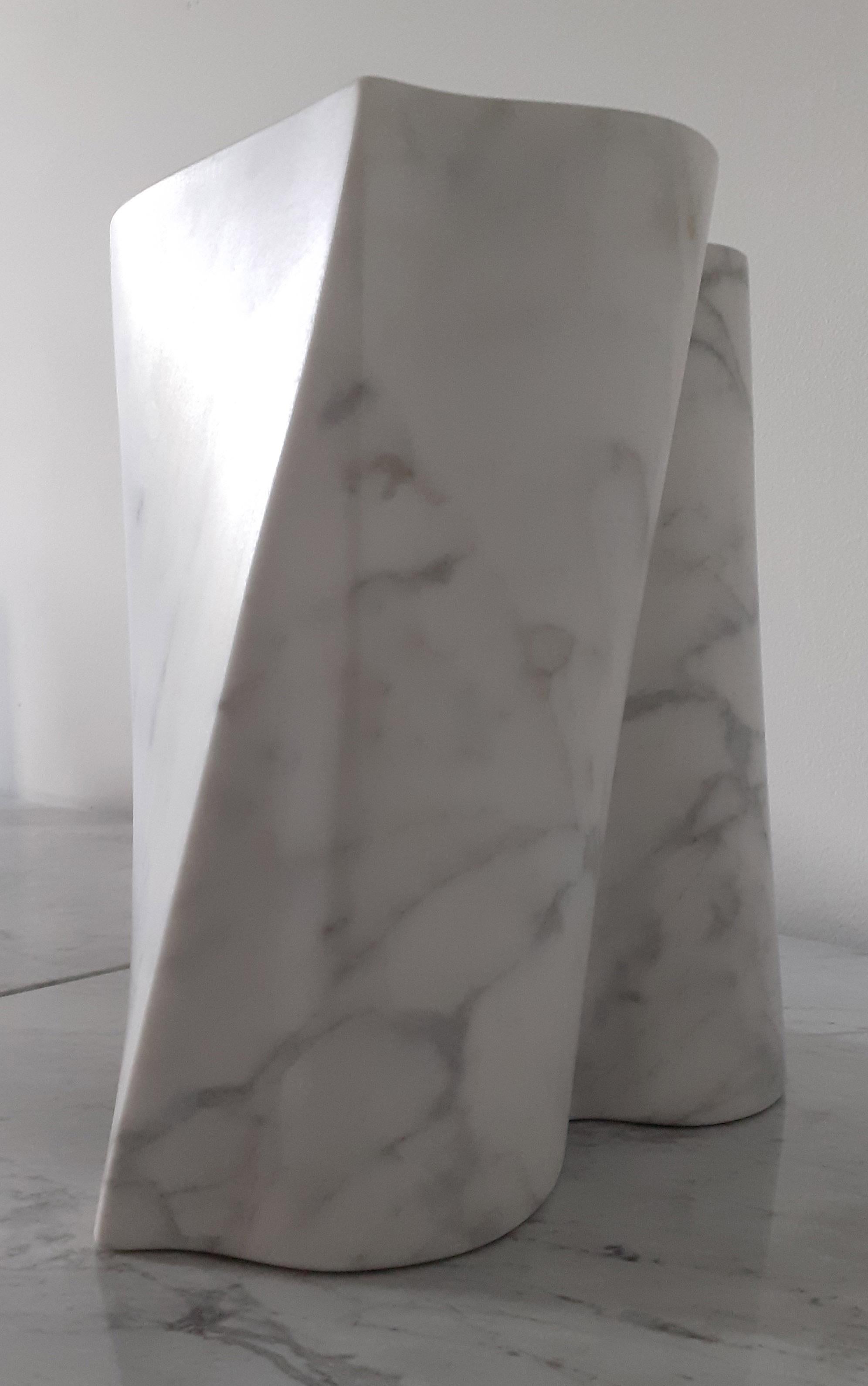 Vase/Garten aus weißem Statuario- Carrara-Marmor, 21. Jahrhundert, von E.Babled, Skulptur (Handgefertigt) im Angebot