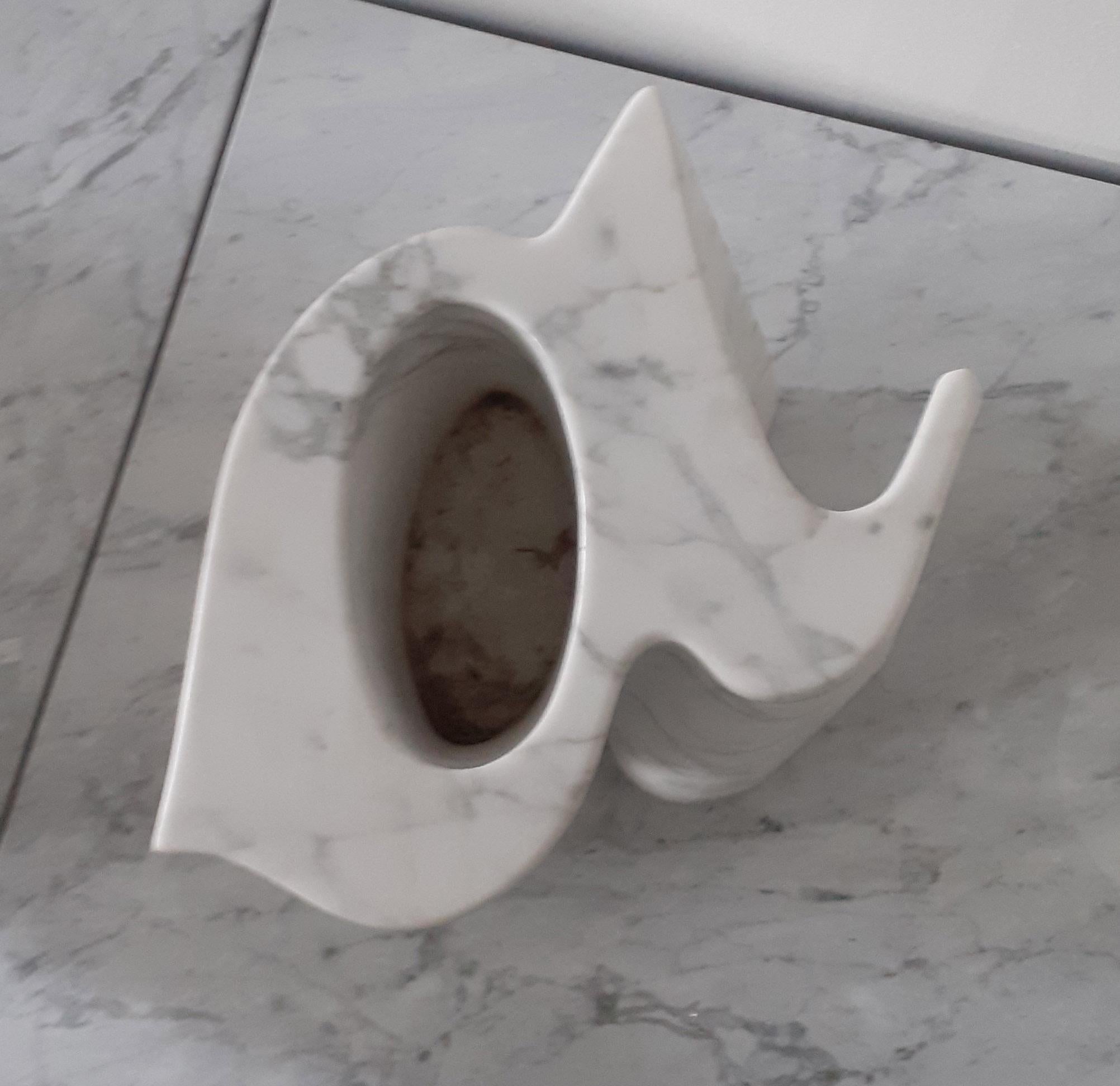 Vase/Garten aus weißem Statuario- Carrara-Marmor, 21. Jahrhundert, von E.Babled, Skulptur (21. Jahrhundert und zeitgenössisch) im Angebot