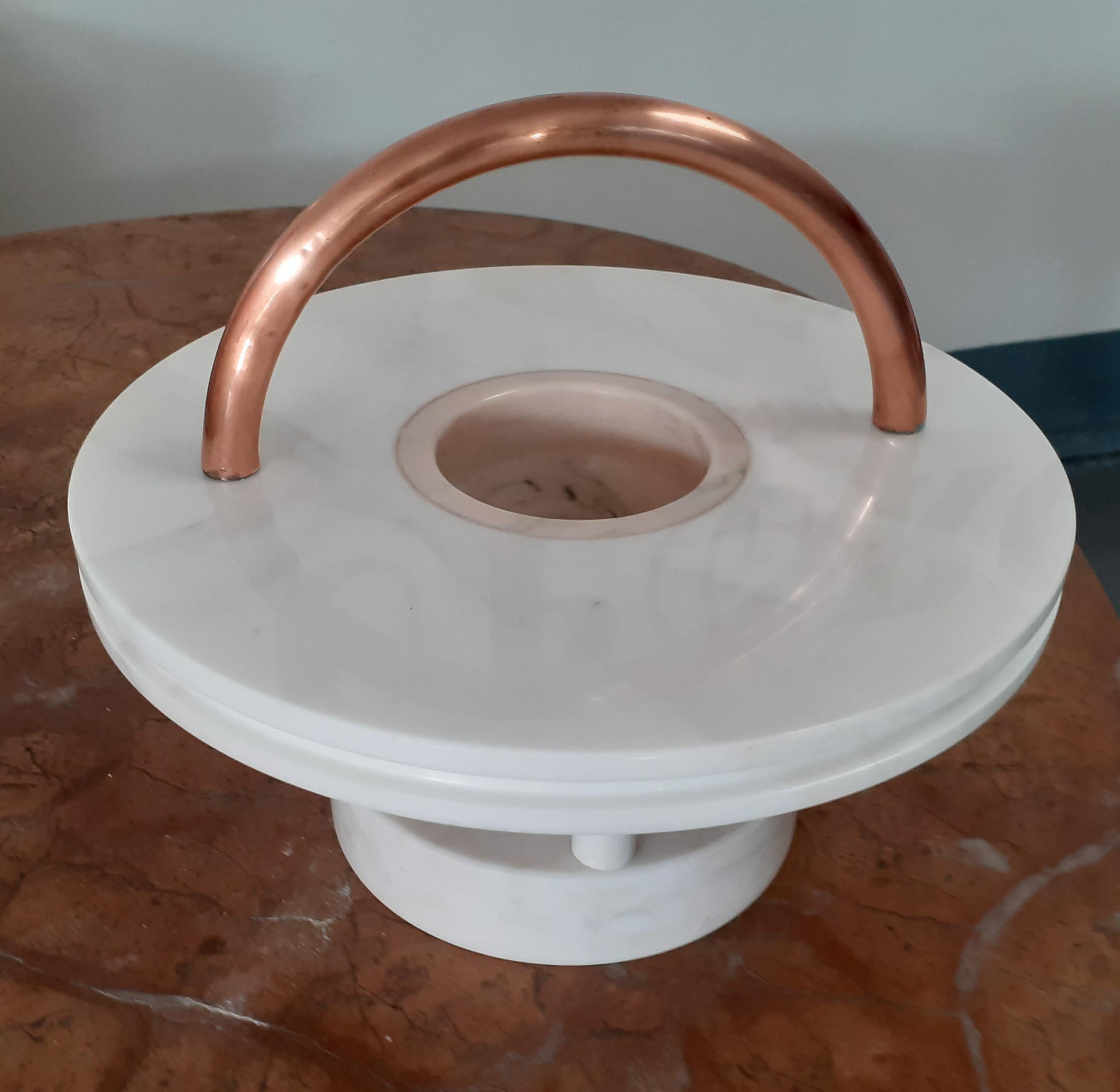 21st Century by E.Sottsass Round Centerpiece in White and Pink Marble and Copper In New Condition For Sale In massa, IT
