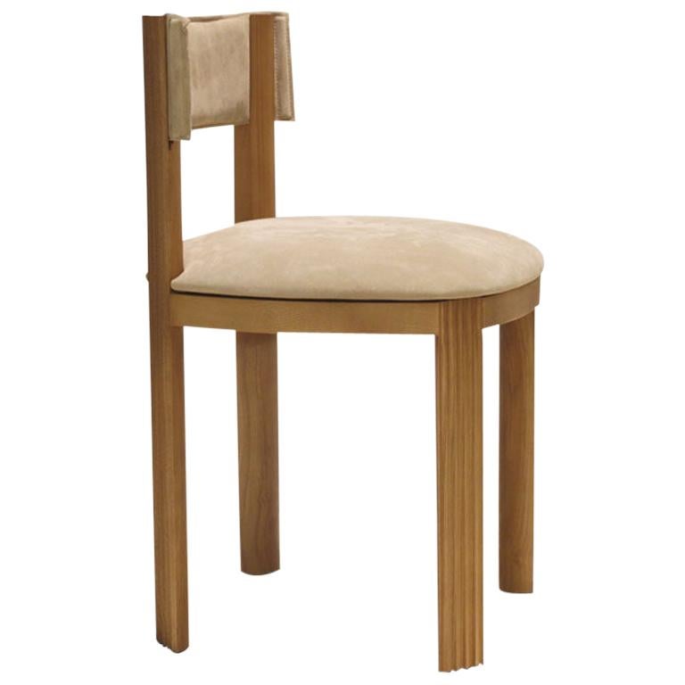 Zeitgenössischer moderner 111-Stuhl aus Holz und Stoff von Collector Studio