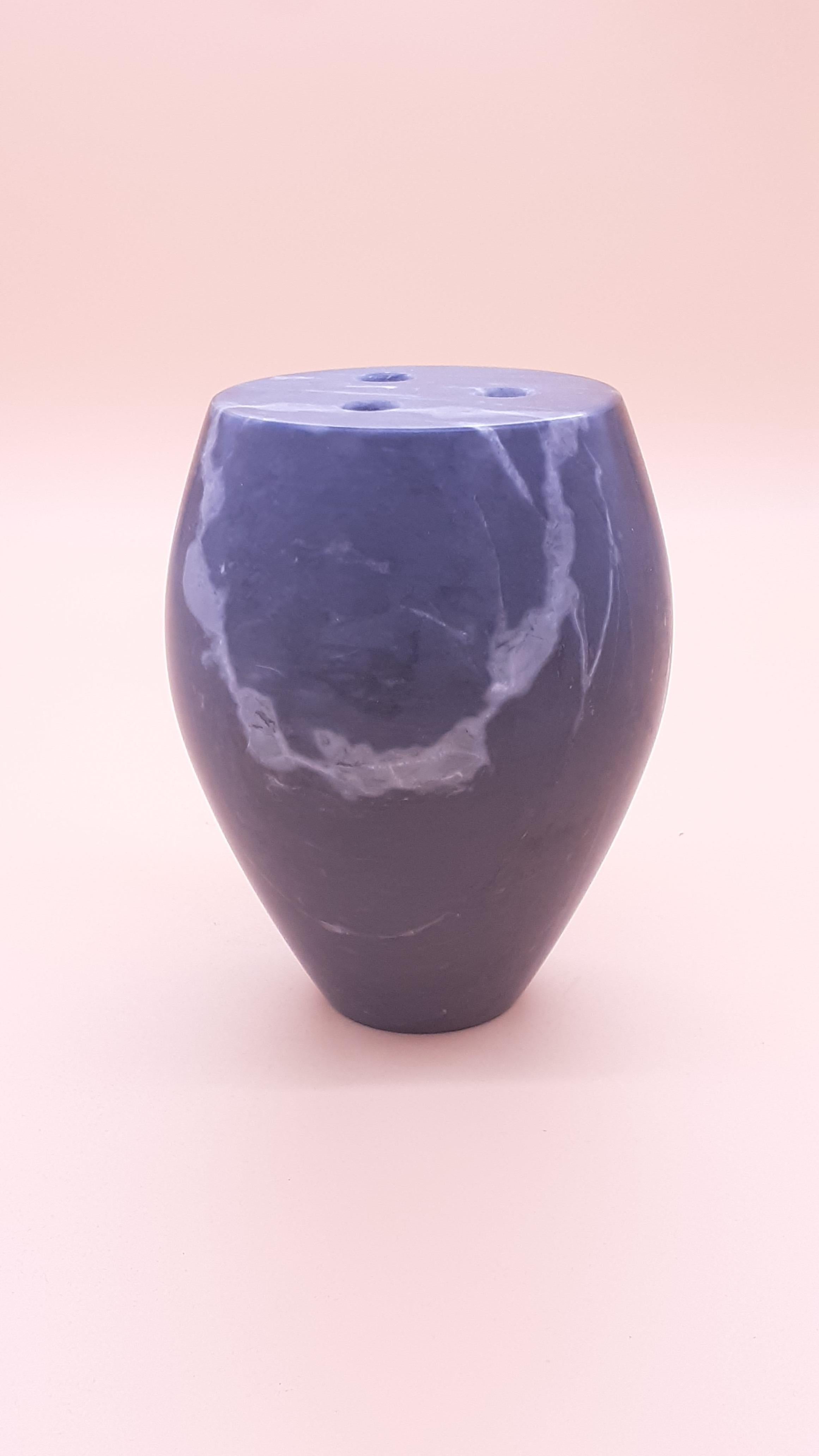 Vase en marbre conçu par Feix & Merlin.

Taille : Diamètre 9 x hauteur 14
Matériaux : Calacatta Carrara
Conçu par : Feix & Merlin.