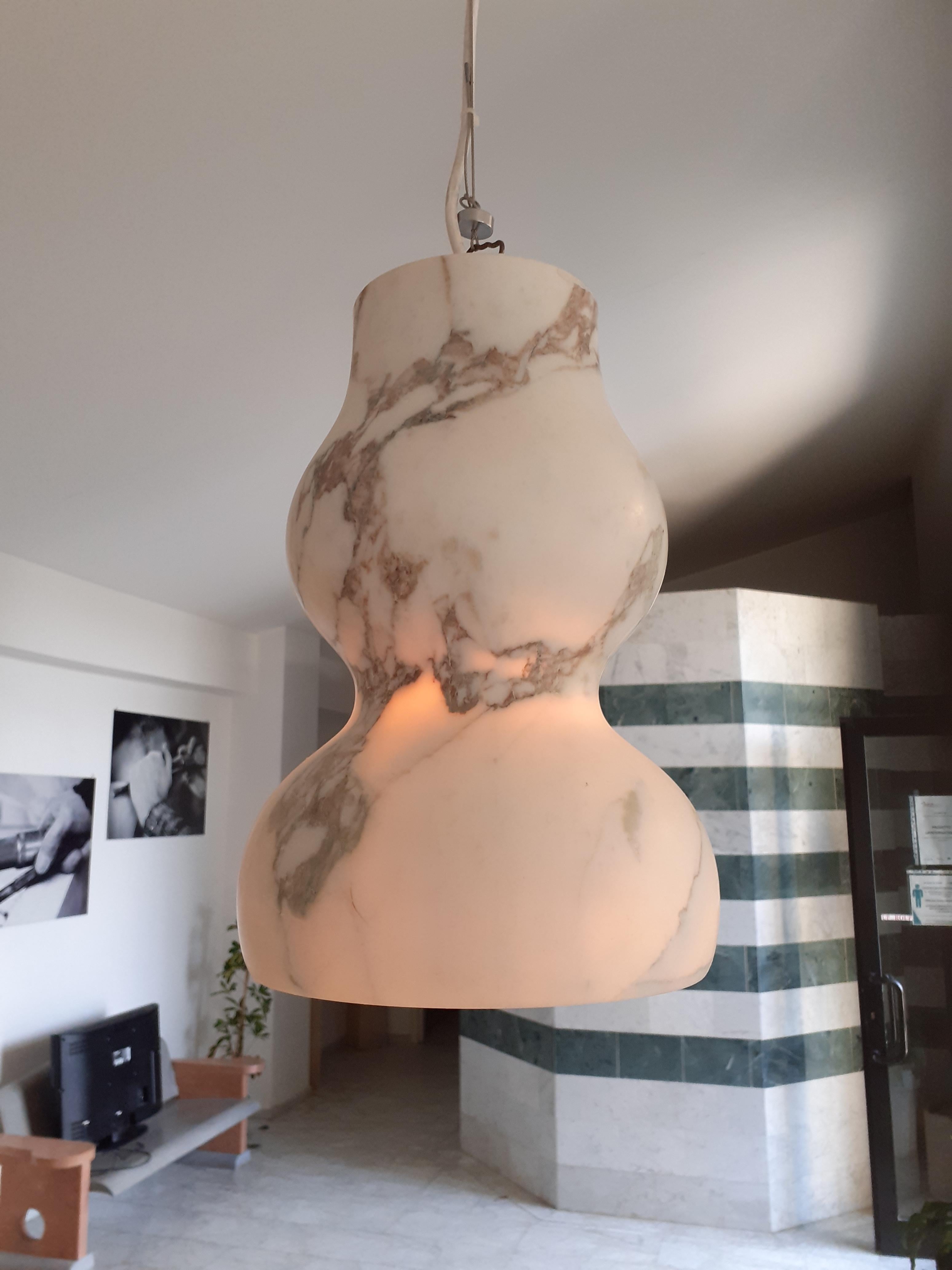 Modern 21st Century by Feix & Merlin Dorchester Marble Pendant Lamp Light in Calacatta For Sale