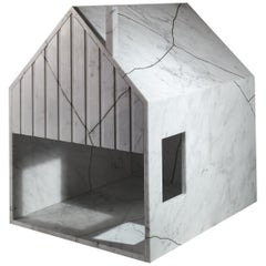 Siglo XXI by Feix & Merlin Casa para perros de mármol blanco recuperado Kintsugi Brass