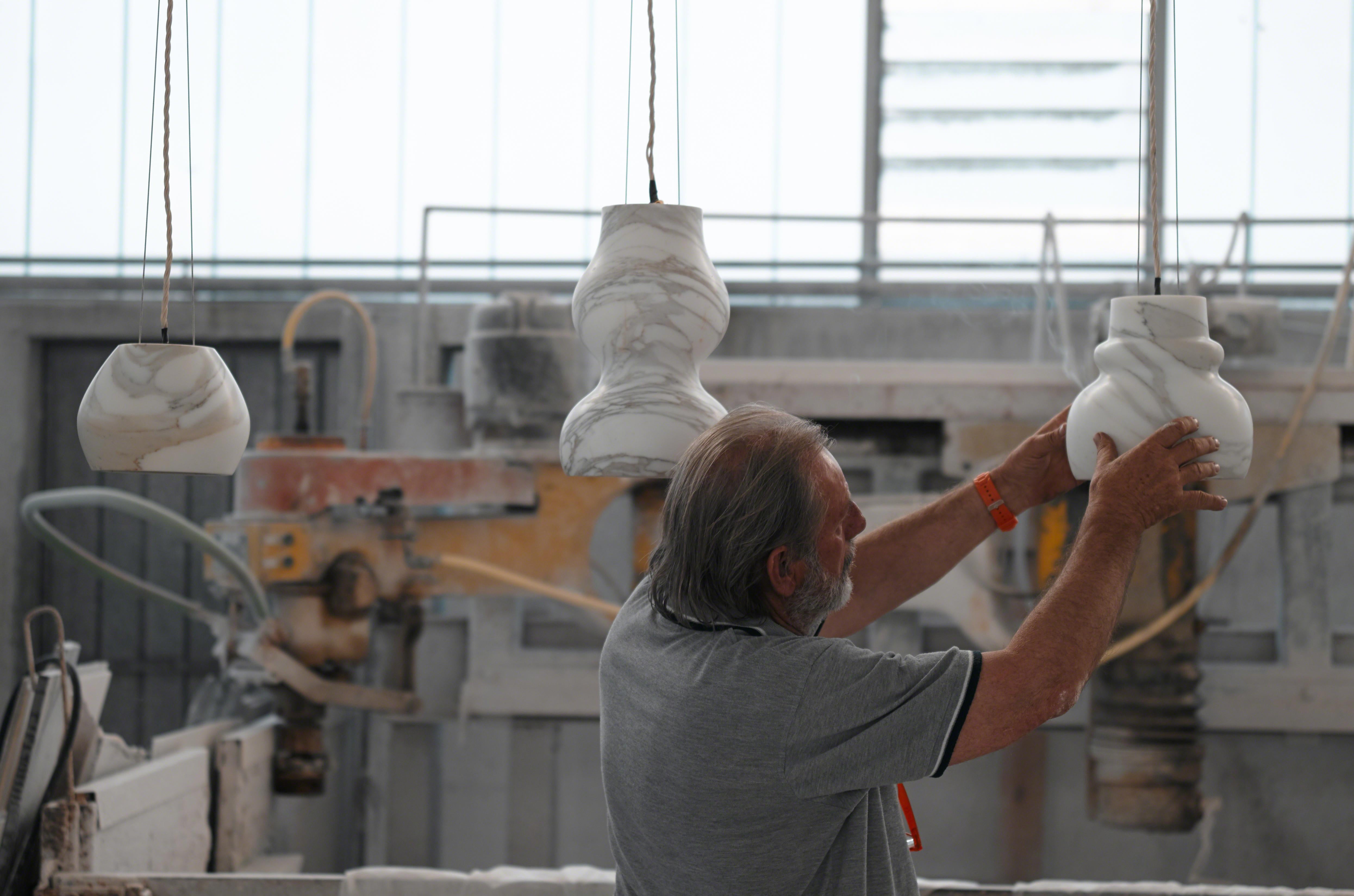 Lampada a sospensione in marmo 21st Century by Feix & Merlin Wentworth in Calacatta in vendita 2