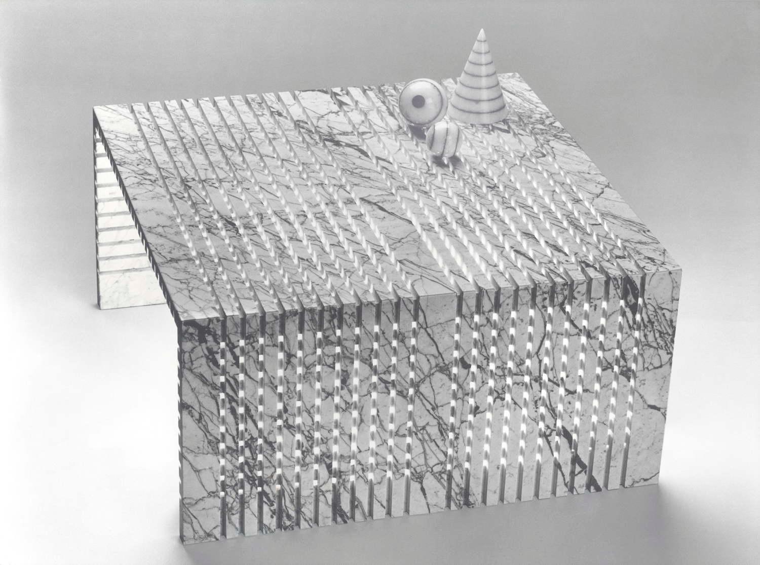 Niedriger Marmortisch, entworfen von Arch. Giulio Lazzotti

Größe: cm. 80 x 80 x 40 H.
MATERIALIEN: Bianco Pennsylvania
Entworfen von: Giulio Lazzotti.