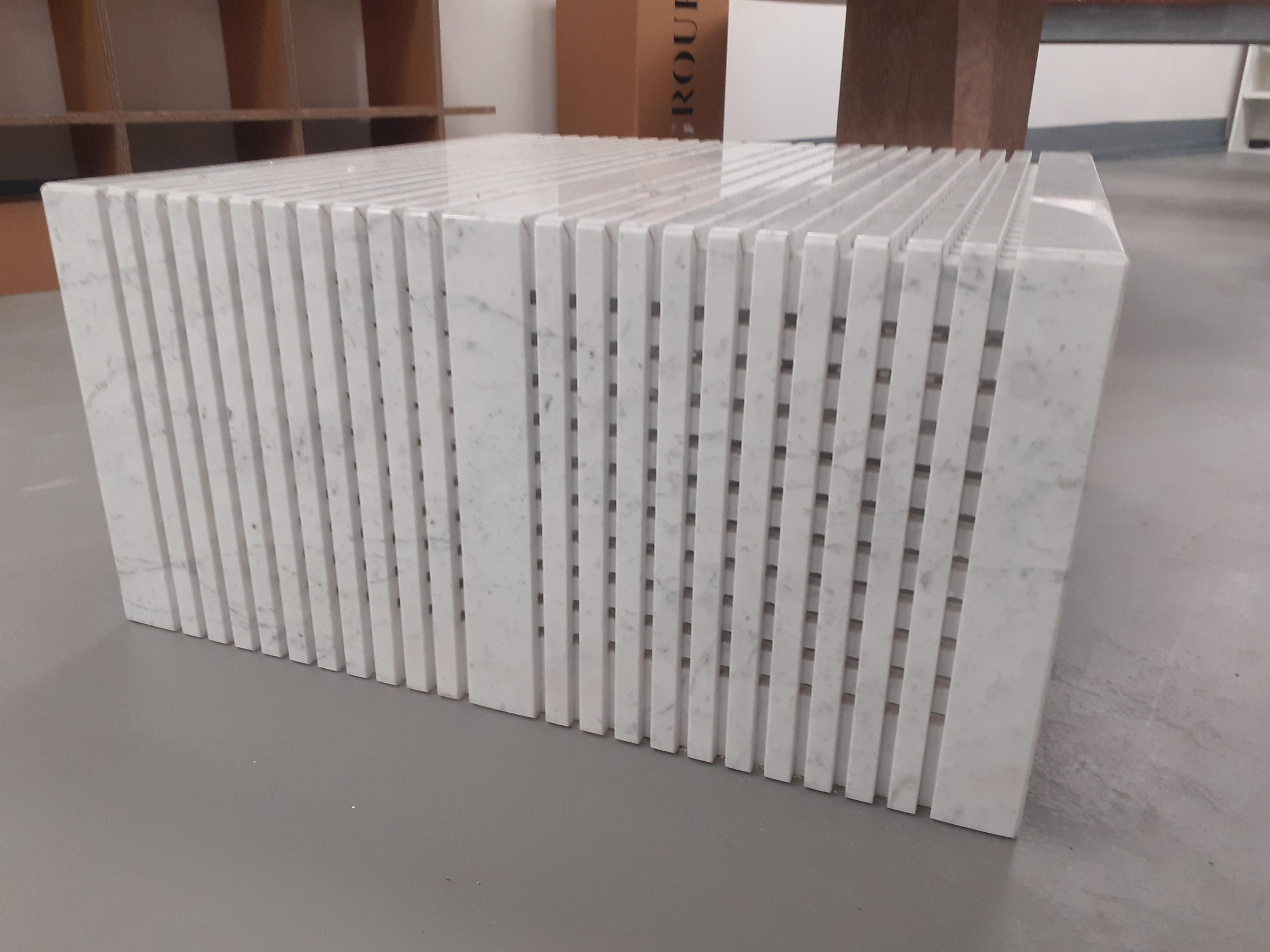 Moderne 21e siècle par G.Lazzotti GRATA Table basse italienne en marbre blanc Pennsylvanie en vente