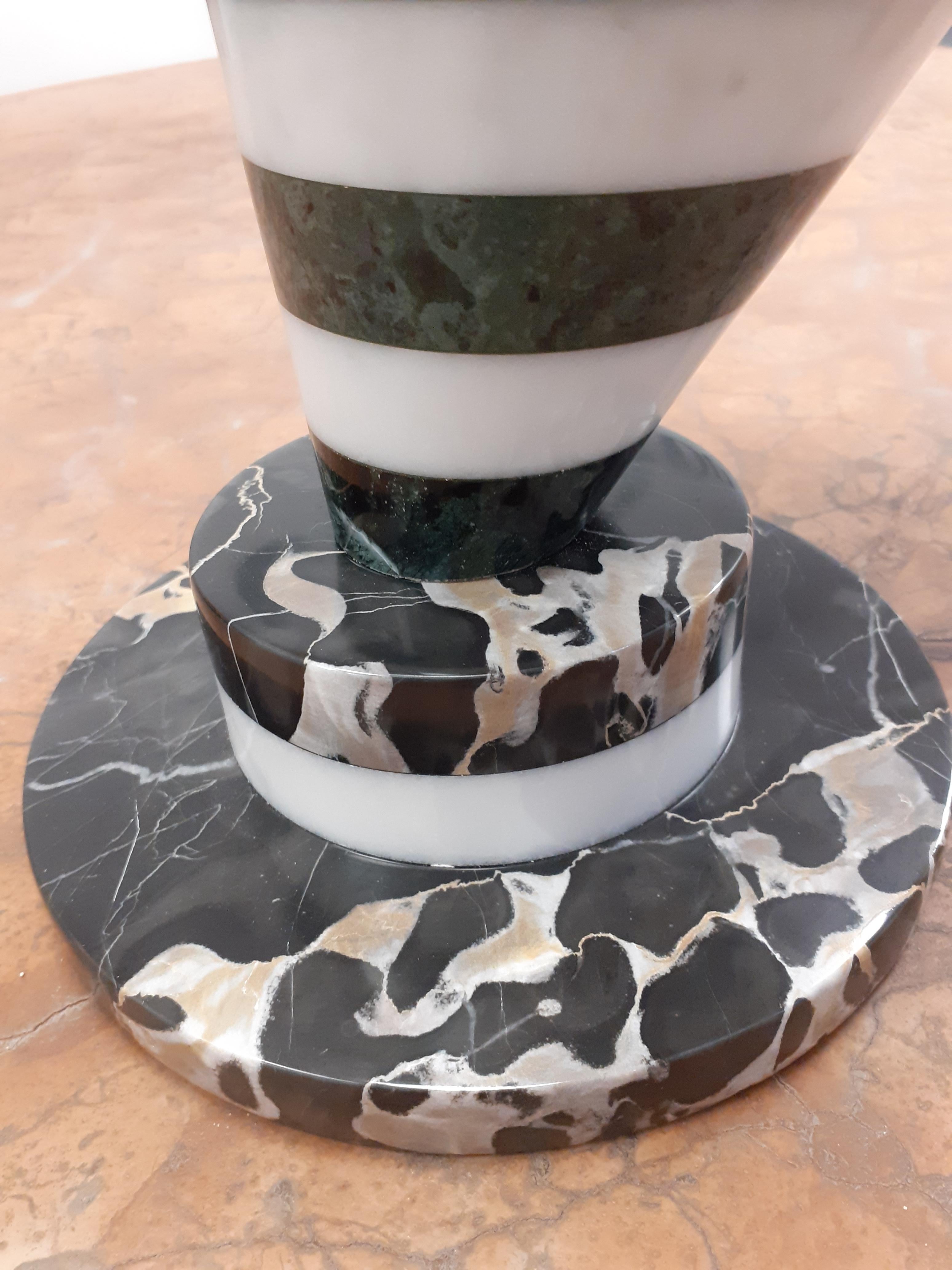 Centrotavola con vaso scultura in marmo 