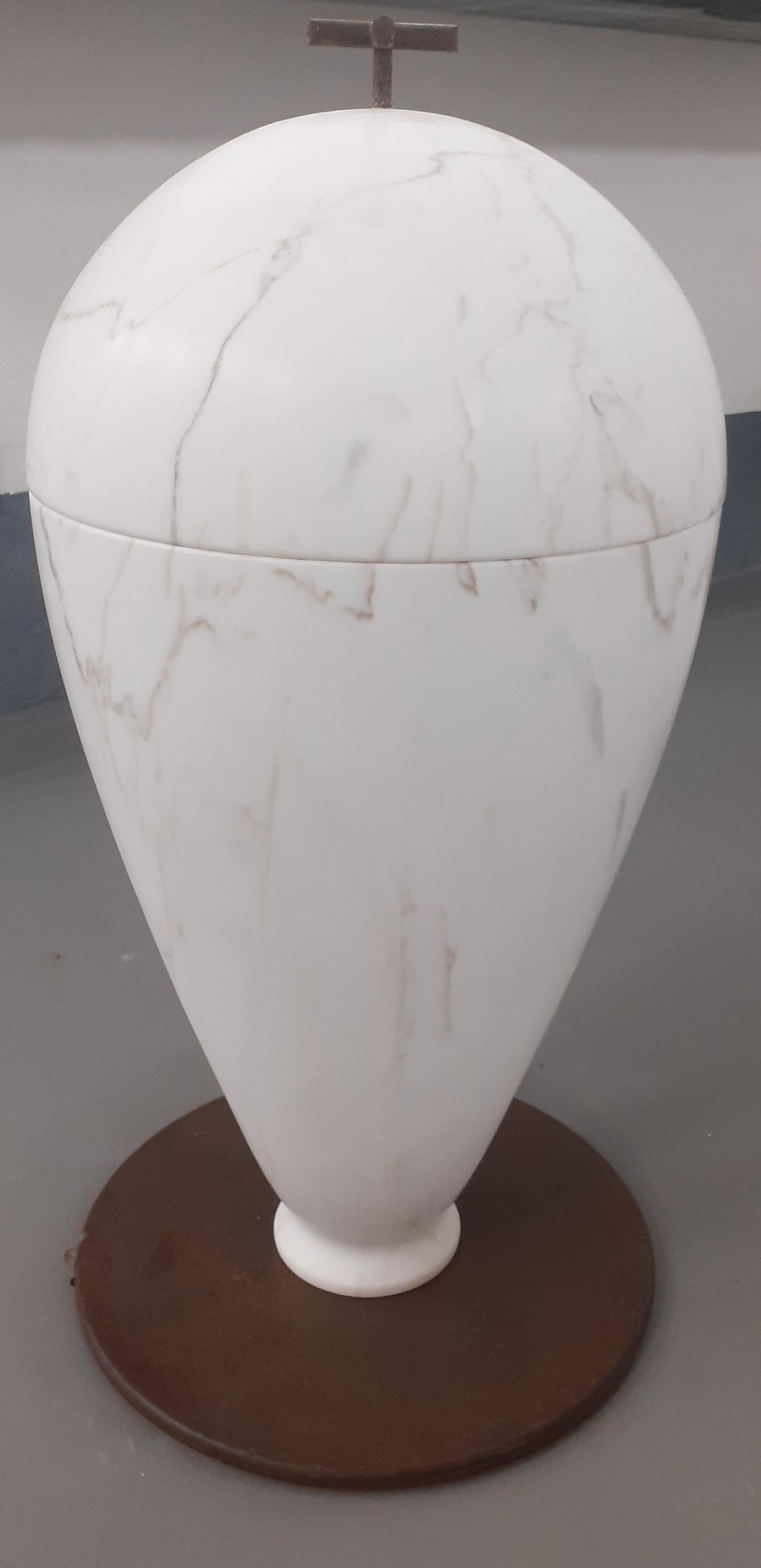 Vase en marbre sculpté 