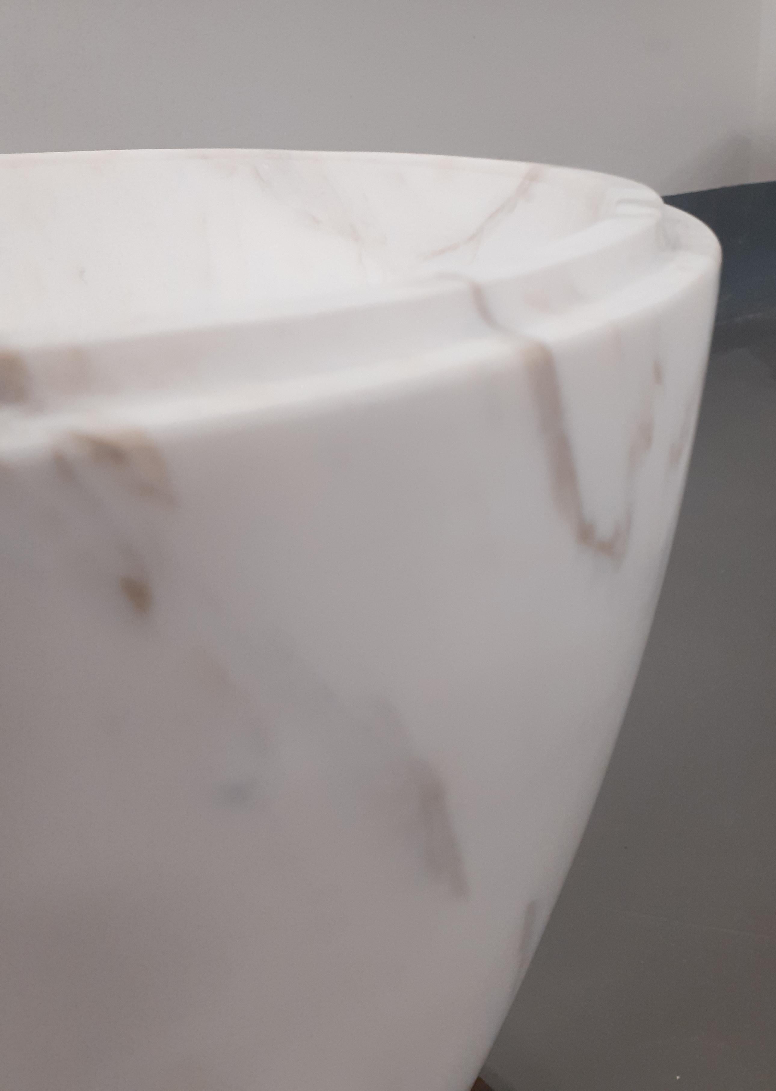 21st Century by M.De Lucchi Sculpture Marble Vase in White Carrara and Calacatta In New Condition For Sale In massa, IT