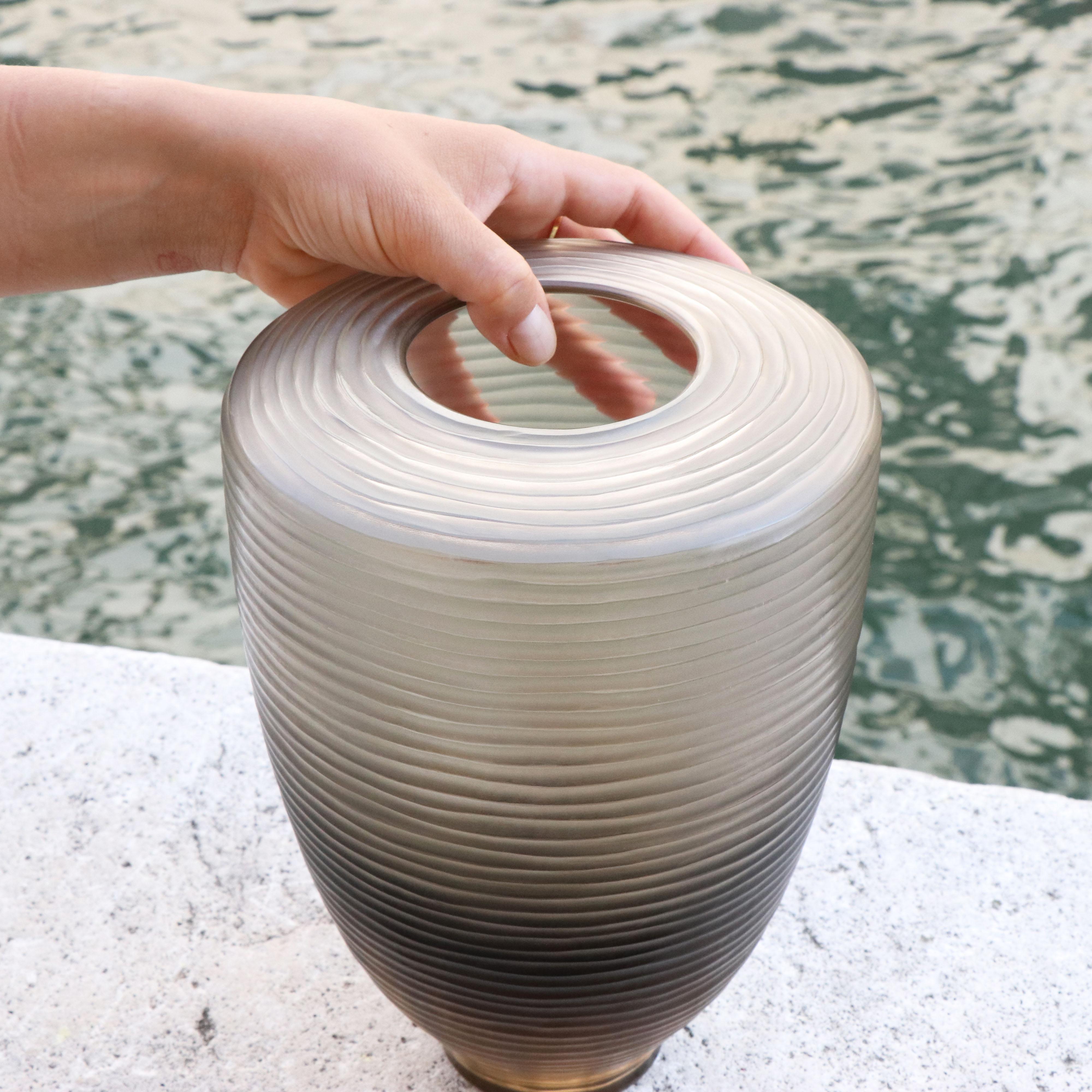 Contemporary 21st Century by Micheluzzi Glass Goccia Pale Gold Vase Handmade Murano Glass For Sale