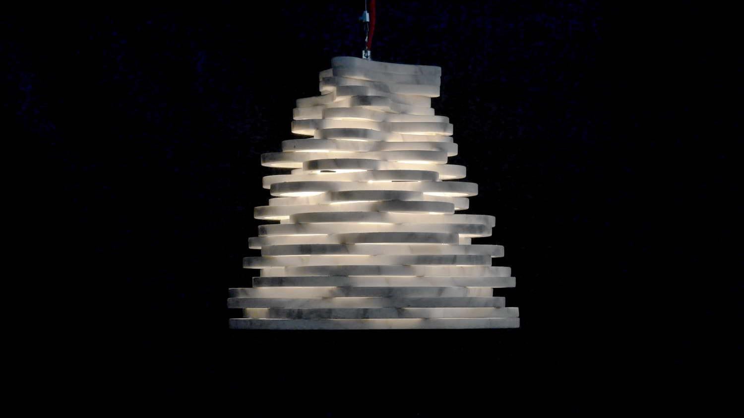 Lampe suspendue Annika du 21e siècle par Paolo Ullian en marbre blanc de Carrare Neuf - En vente à massa, IT