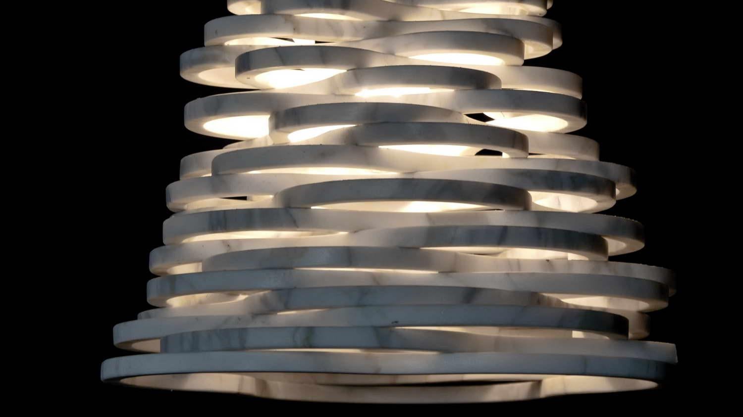 Marbre Lampe suspendue Annika du 21e siècle par Paolo Ullian en marbre blanc de Carrare en vente