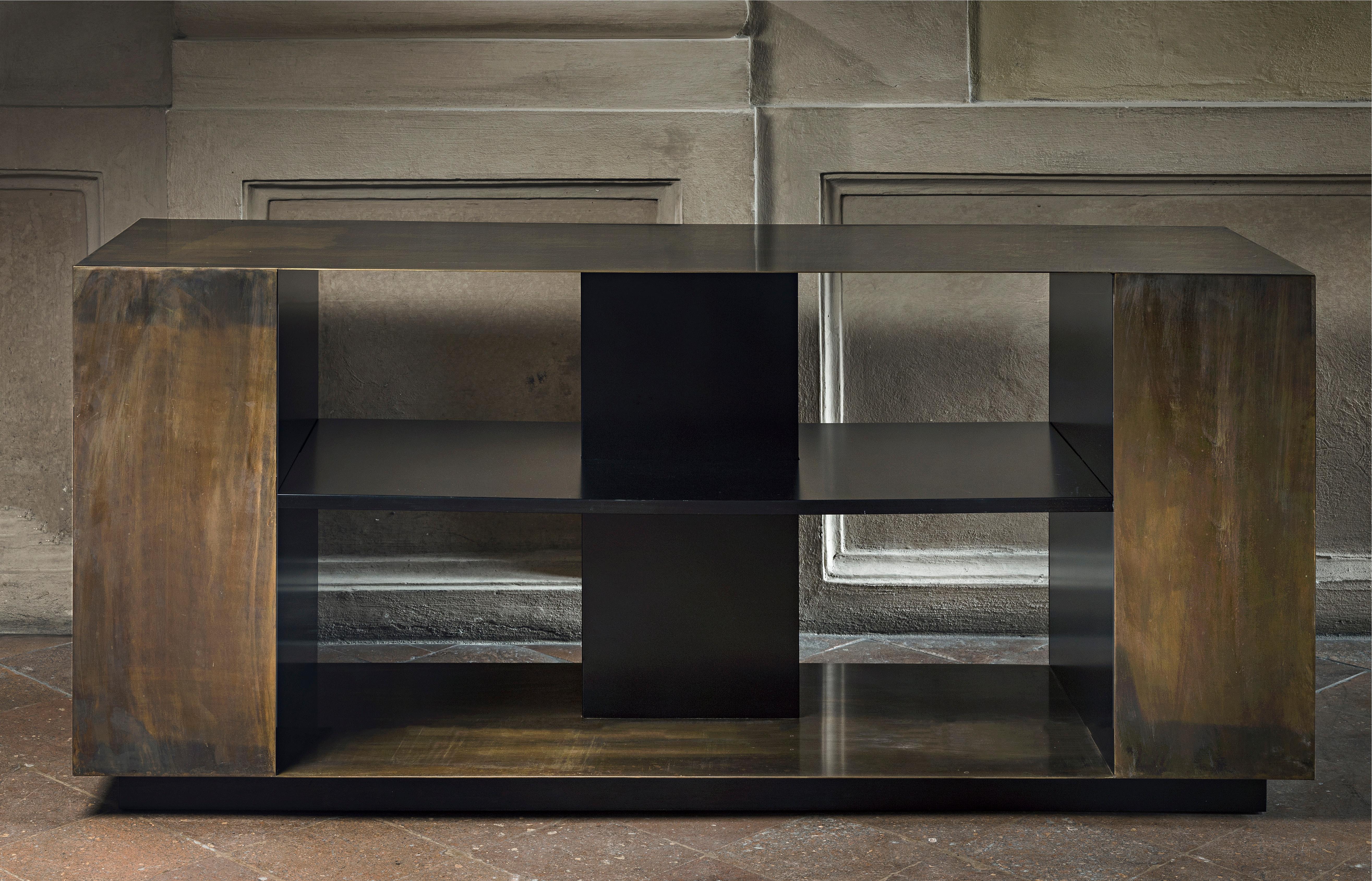 21st Century by Pelizzari Studio Wood Black Lacquered Bookcase Etched Brass Skin In New Condition For Sale In Brescia, IT