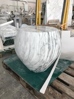 Tabourets filésHARLOTTE de Tarek Merlin du 21e siècle en marbre blanc de Carrare