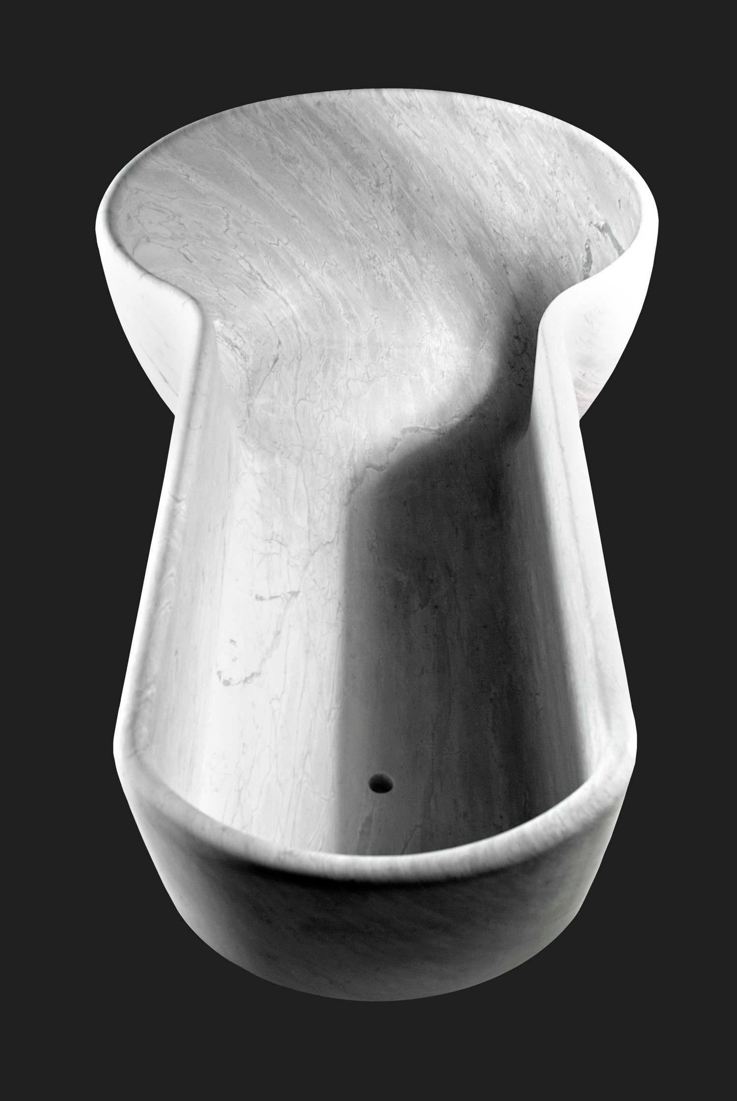 Baignoire-douche en marbre de Bardiglio Oliva conçue par Ugo La Pietra.

Taille : cm.212 x 112 x 51.5 H.
Matériaux : Bardiglio Oliva
Conçu par : Ugo La Pietra