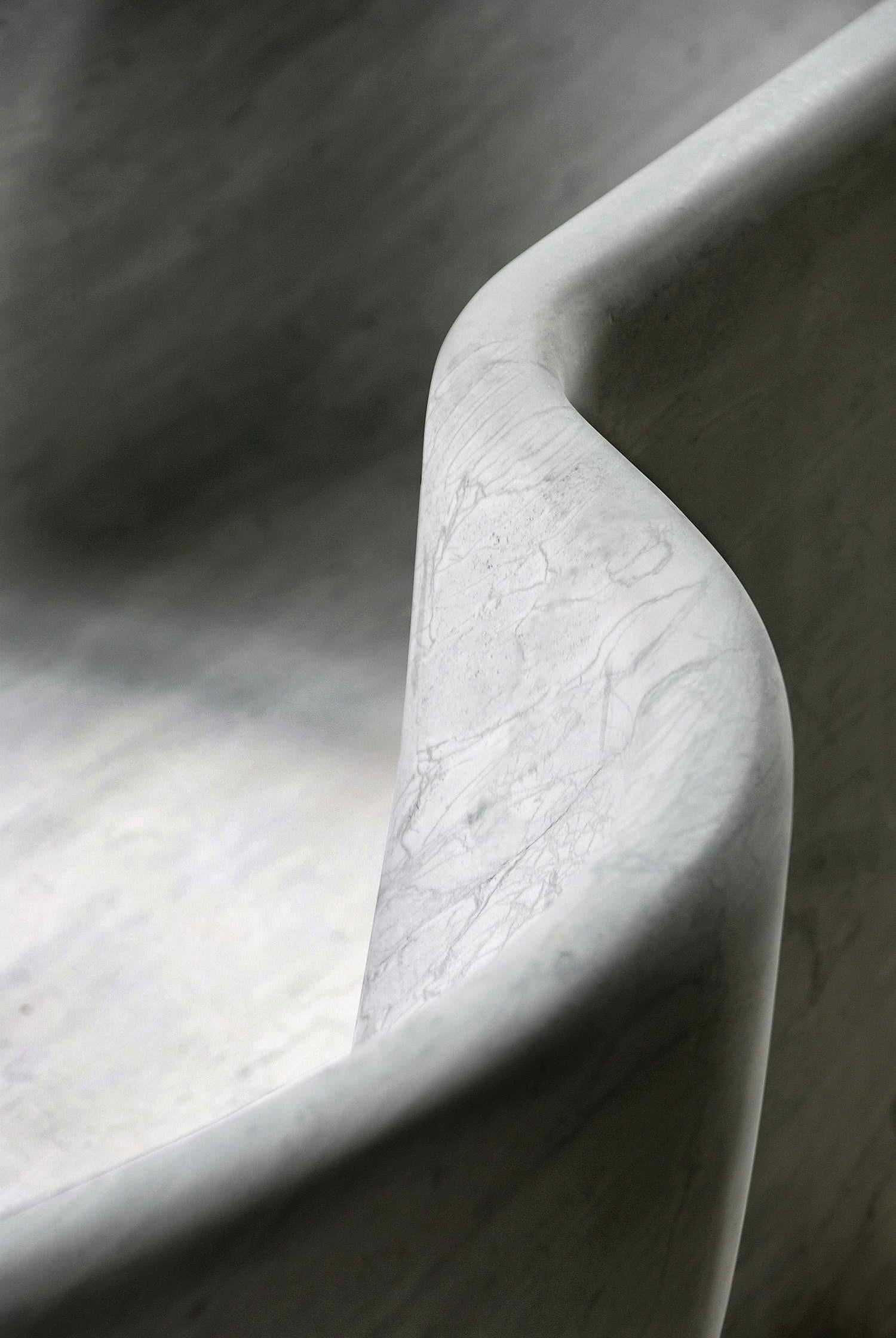 italien 21st Century by U. La Pietra Baignoire-douche en marbre Freestand en Bardiglio Oliva en vente