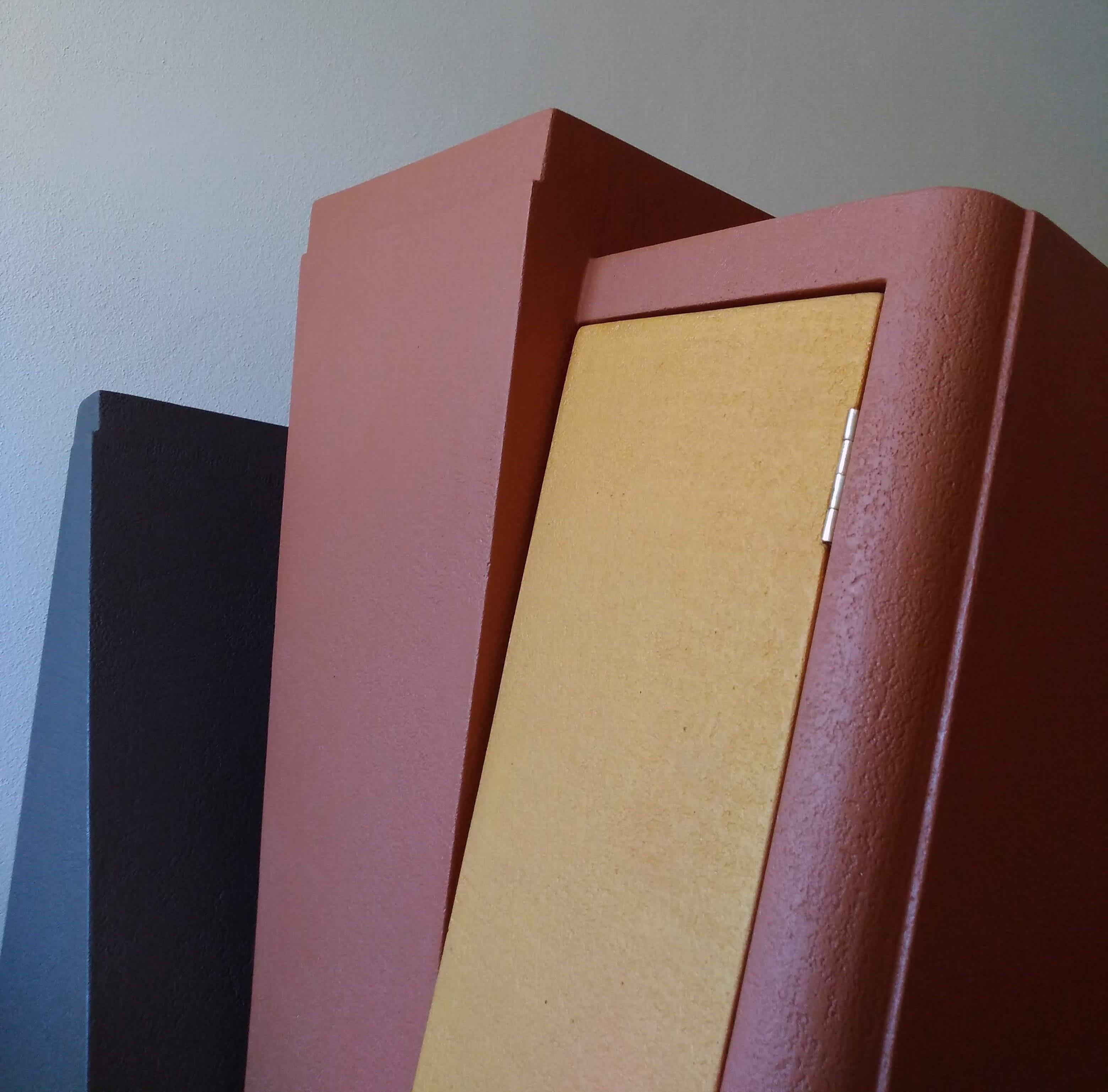 Résine Cabinet-Sculpture du 21ème siècle Contemporary Gold, Grey, Ginger in Wood-Resin en vente