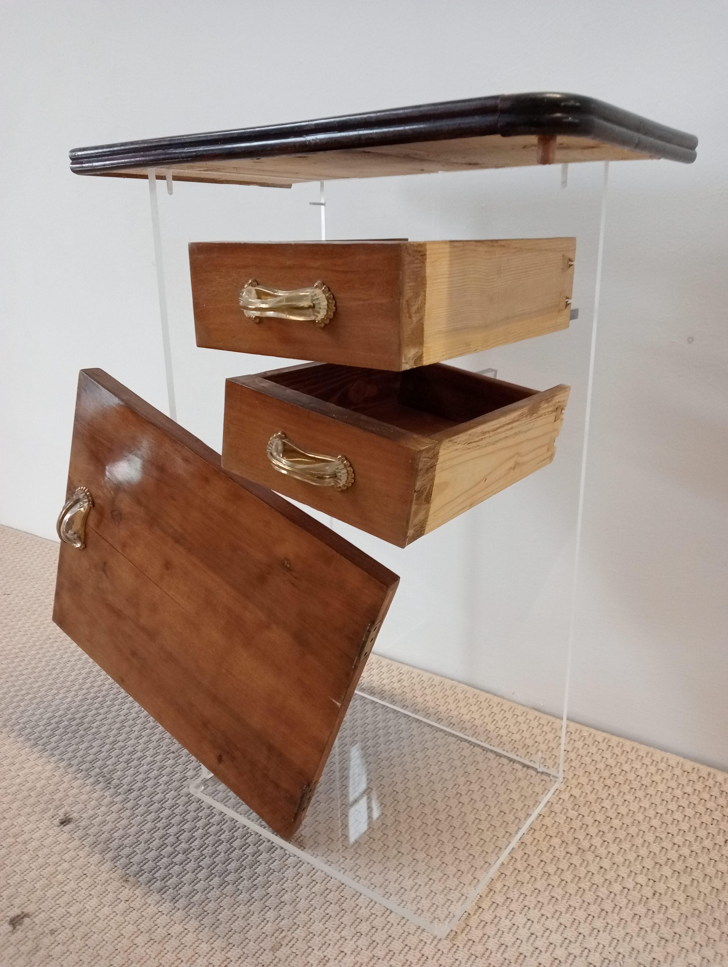 Moderno Cabinet Scultura del 21° secolo Design italiano contemporaneo Wood e plexiglass in vendita