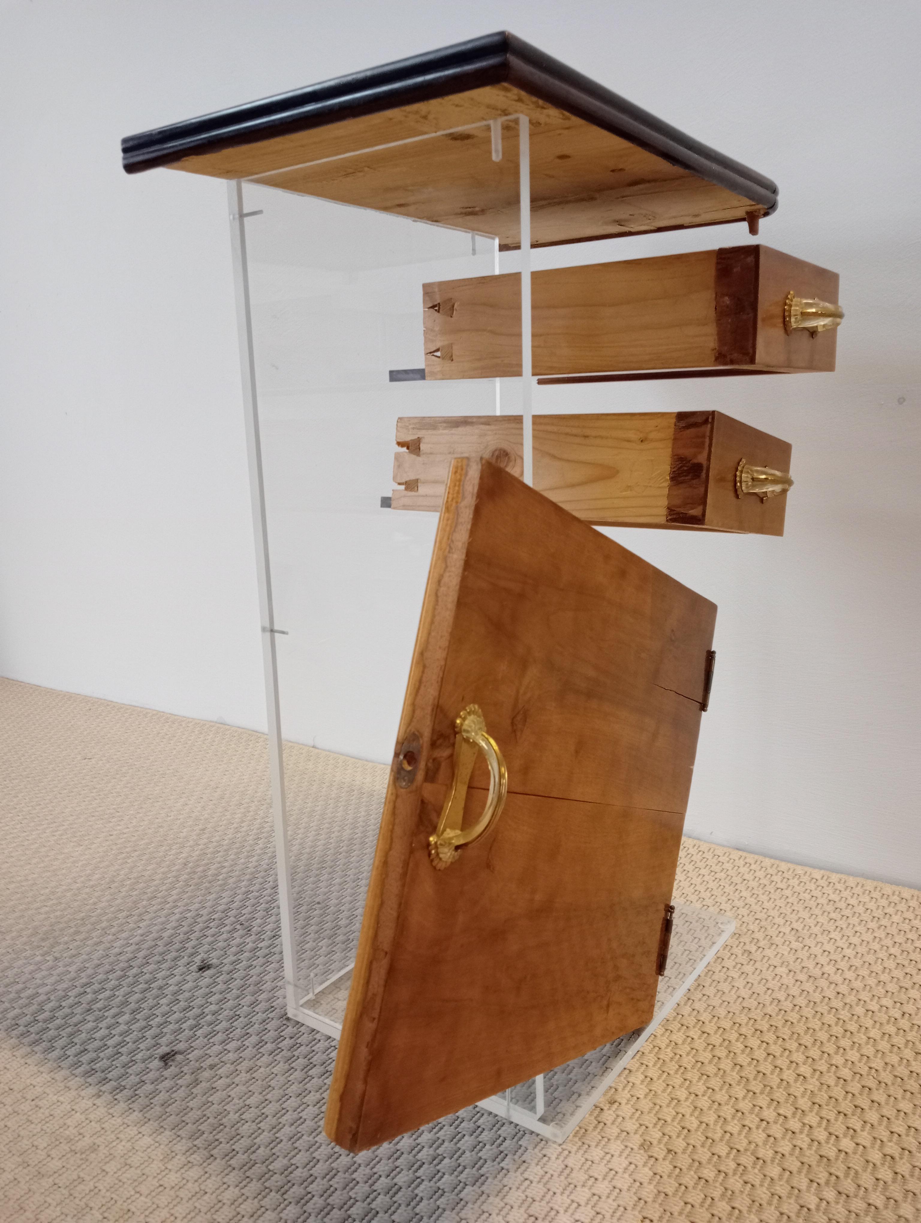 Métal Sculpture de cabinet du 21e siècle Contemporary Italian Design Wood & Plexiglass en vente