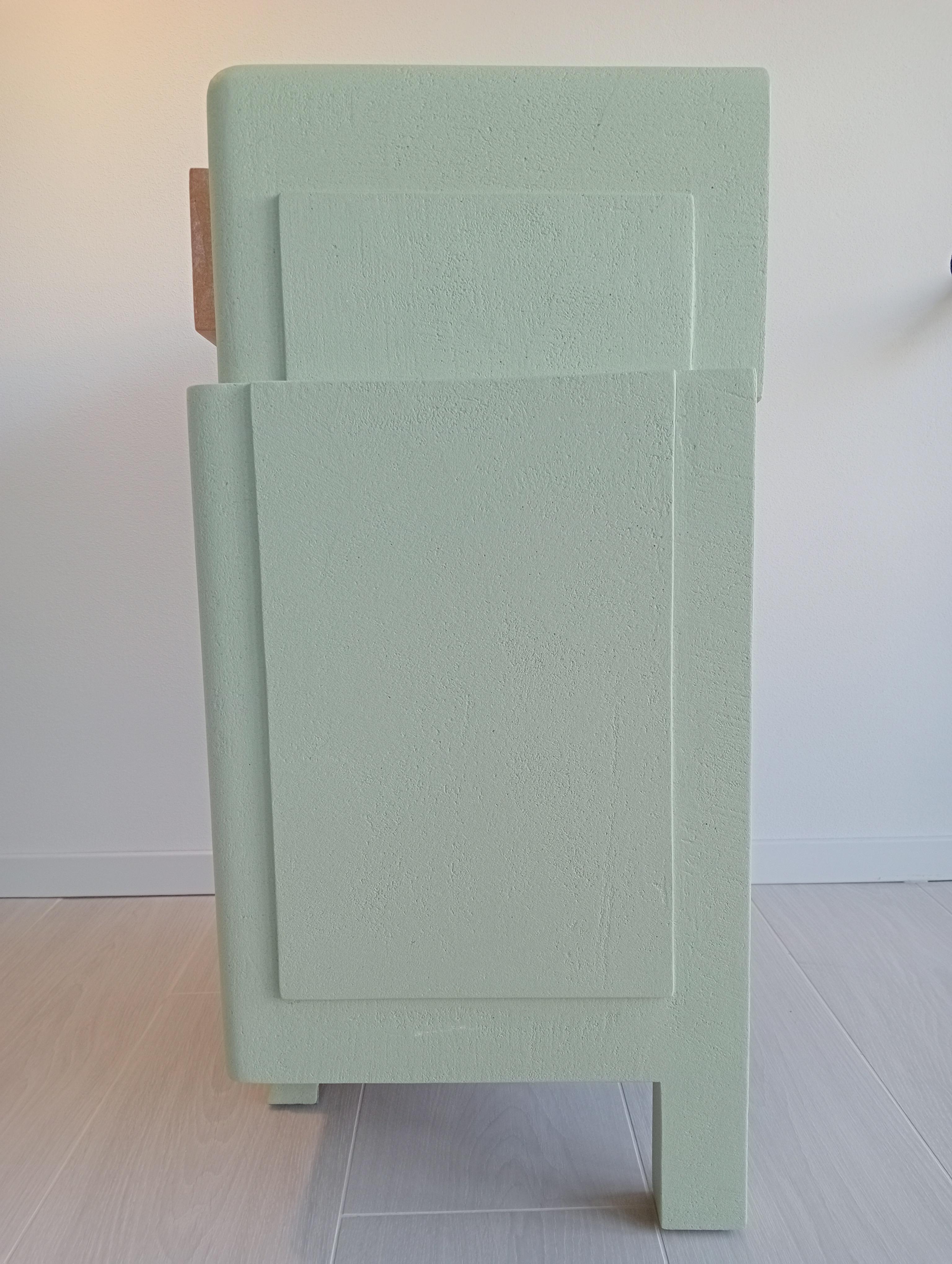 Sculpture d'armoire du 21e siècle Design/One contemporain italien Résine de bois colorée en vente 1