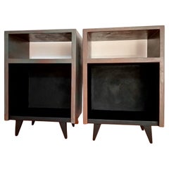 Deux tables de nuit Italian Design Handcraft Contemporary Wood and Oxidized Resin