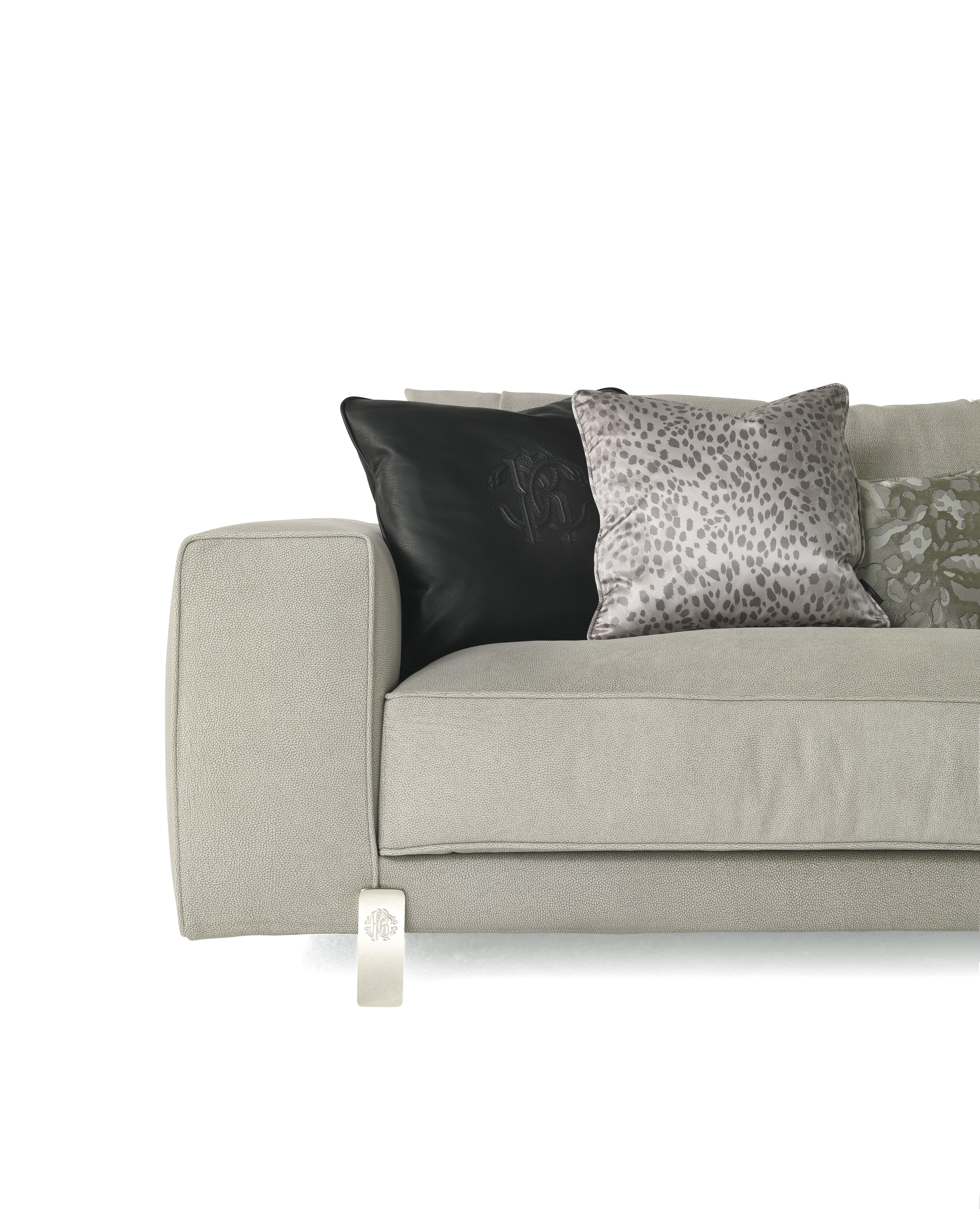 Modern 21st Century Caicos 3-Seater Sofa in Leather by Roberto Cavalli Home Interiors  For Sale