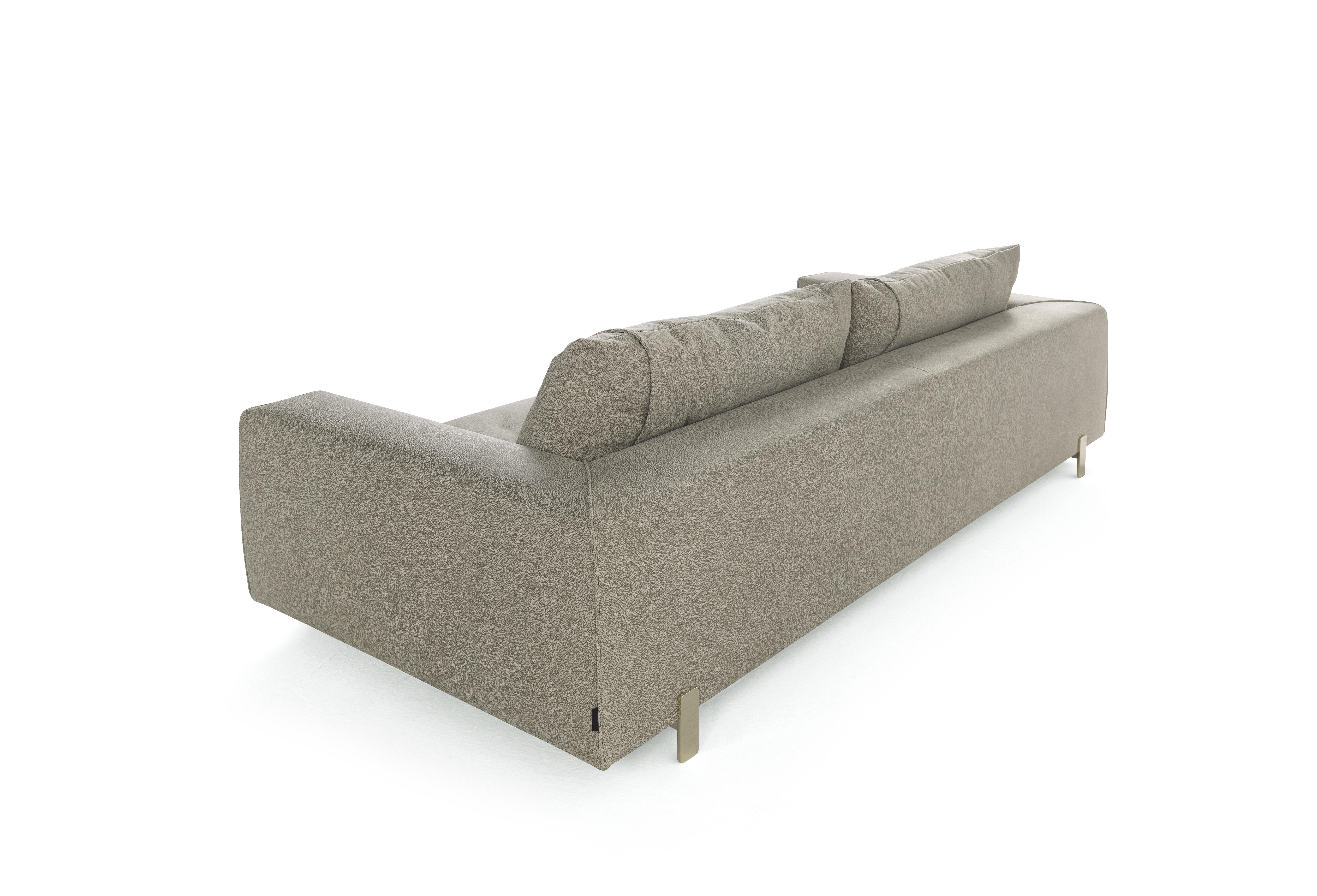Foam 21st Century Caicos 3-Seater Sofa in Leather by Roberto Cavalli Home Interiors  For Sale
