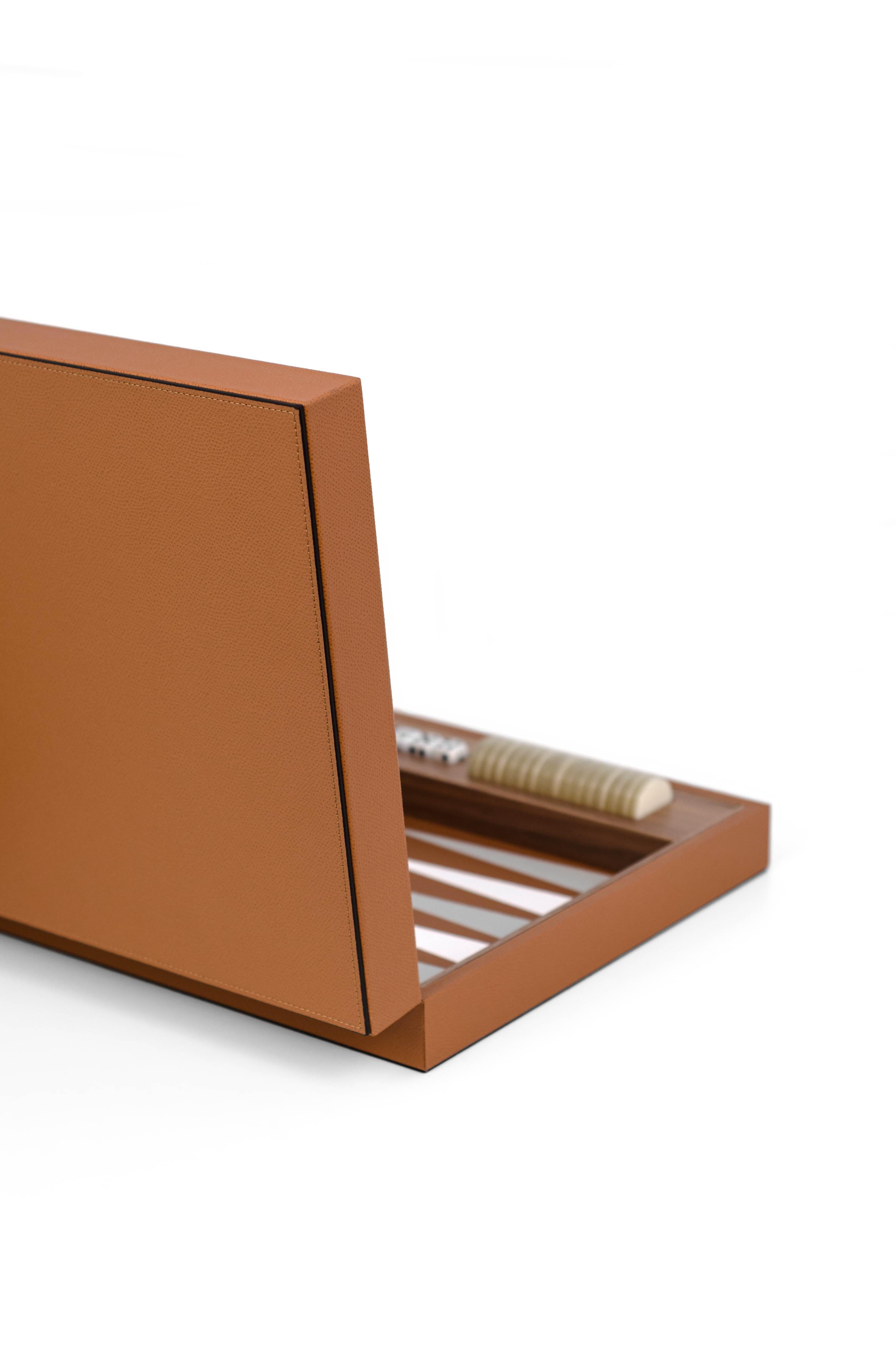 Modern 21st Century Camel Leather and Walnut Wood Backgammon Set Handcrafted in Italy For Sale