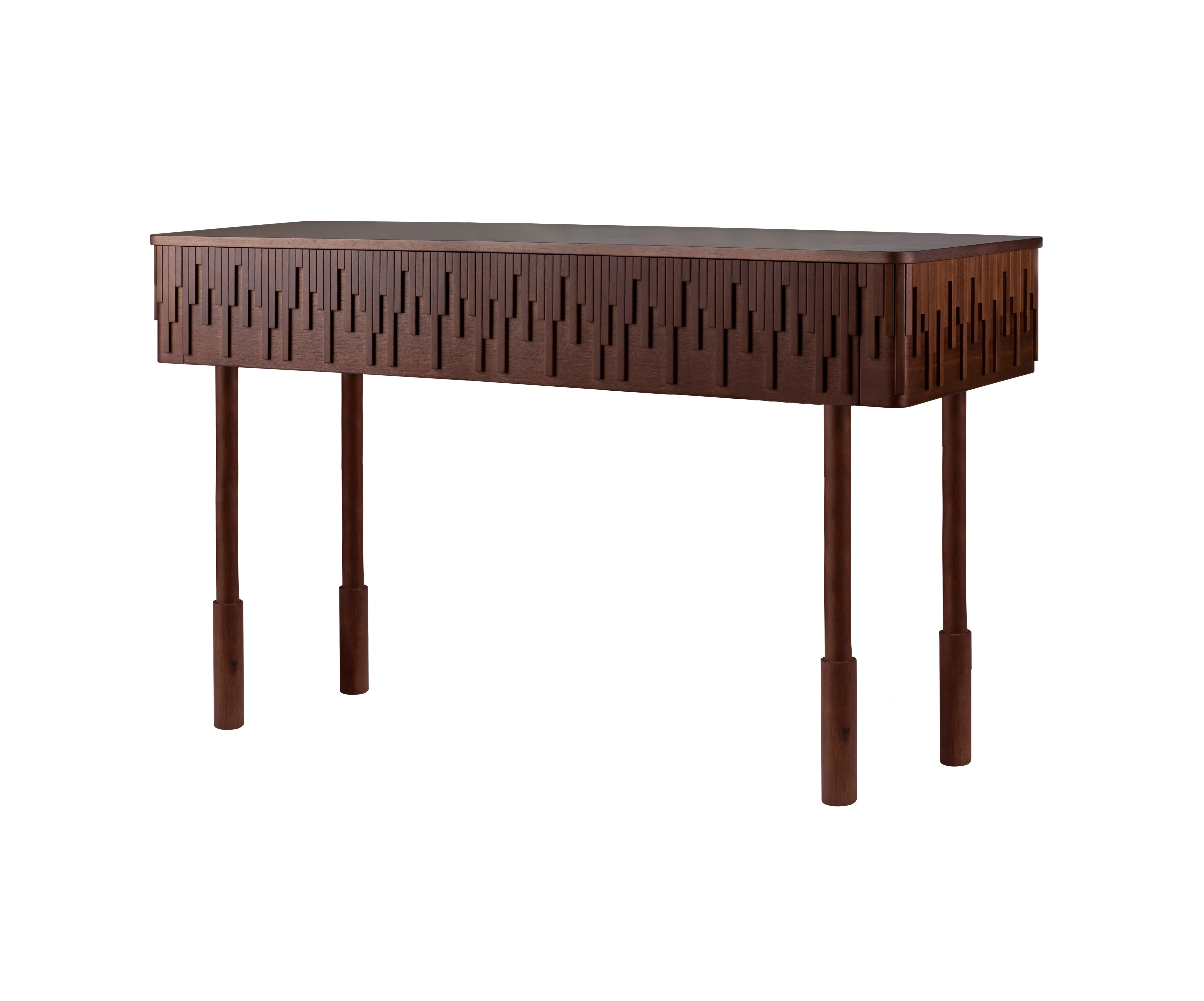 Inspired by the gentlemen's lifestyle of the time and giving it a modern touch, Wood Tailors Club designers conceived the Campbell Console. Handcrafted by some of the best Portuguese artisans in walnut wood, the console top is adorned with