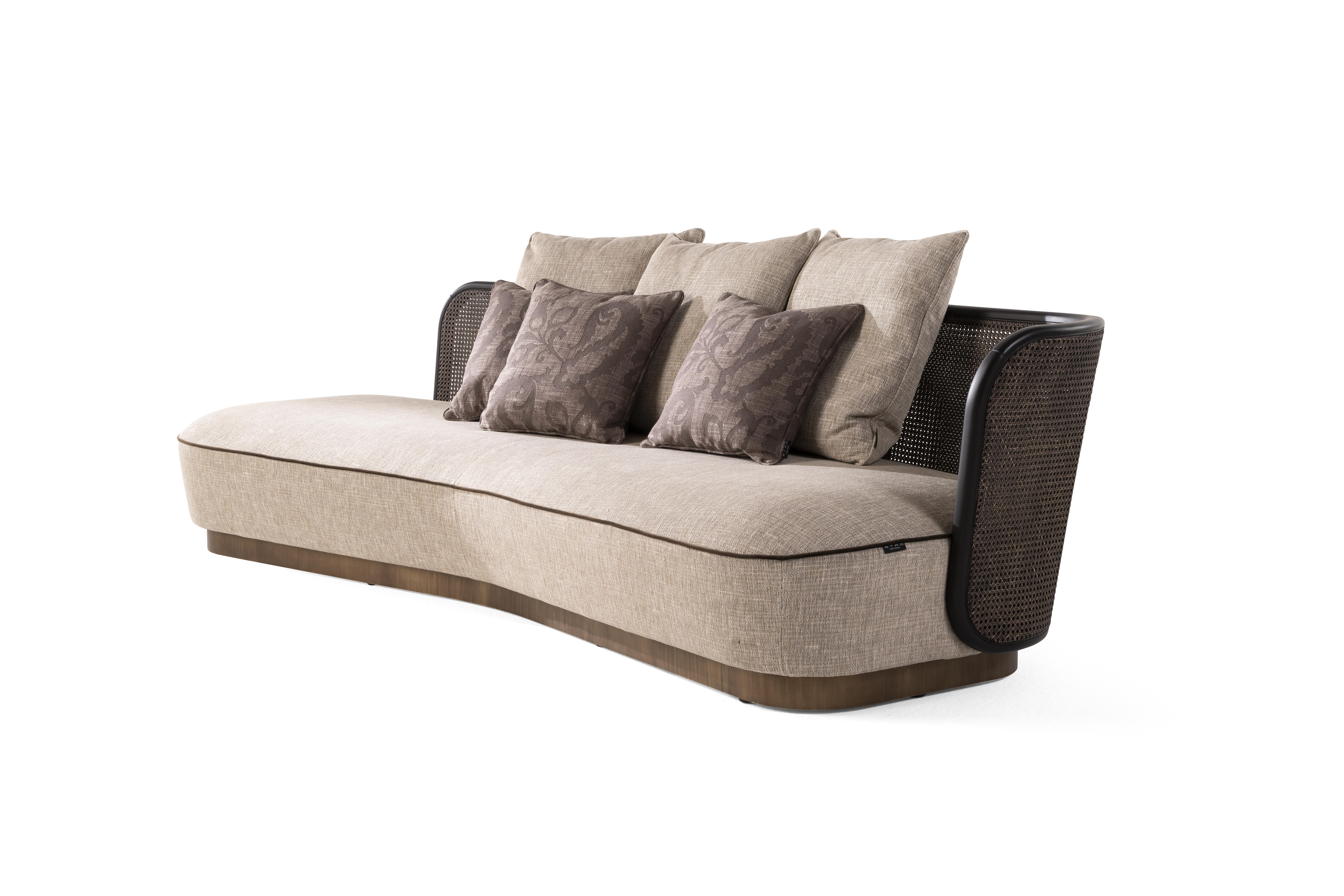 In perfect balance between linearity and movement, classicism and modernity, the Caral sofa boasts an elegant, comfortable and dynamic design. The nomadic spirit and the travel suggestions at the base of the new collection are enhanced by the