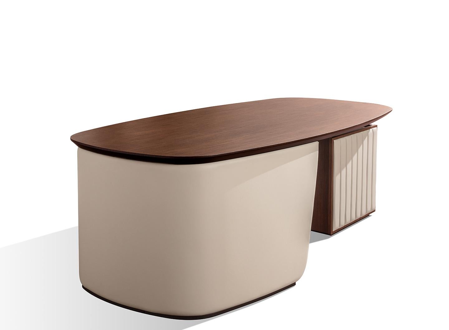 21st Century Carpanese Home Italia Desk with Leather Base Modern, Arthur S In New Condition For Sale In Sanguinetto, IT