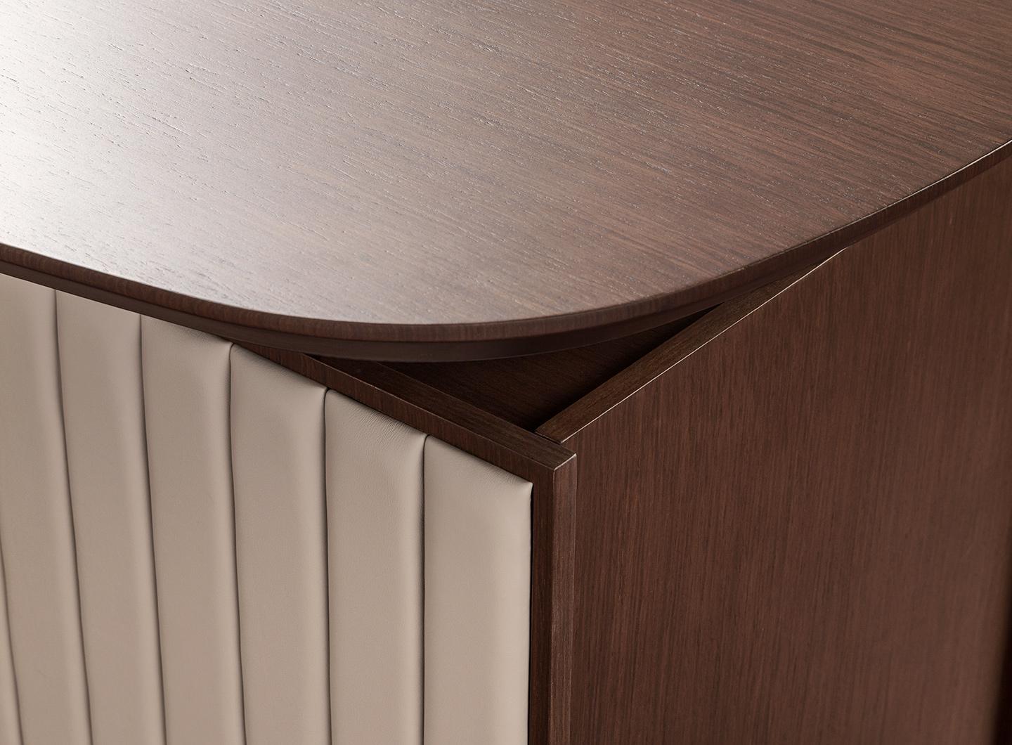 XXI secolo e contemporaneo 21° Secolo Carpanese Home Italia Scrivania con Base in Pelle Moderna, Arthur XL in vendita