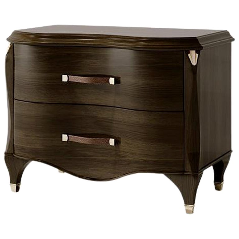 21e siècle Carpanese Home Italia Table de nuit avec pieds en bois néoclassique, 6672 en vente