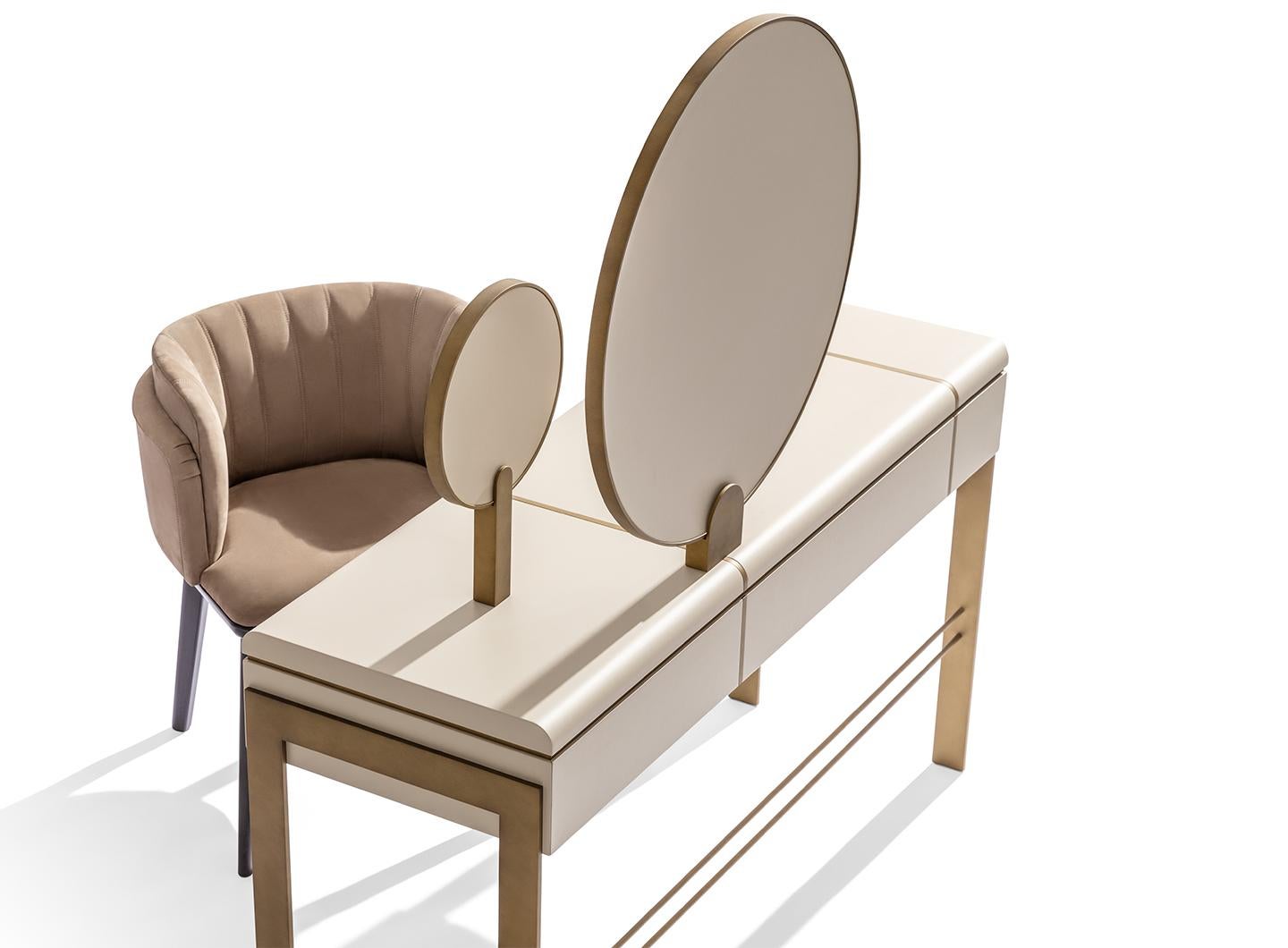 Miroir 21st Century Carpanese Home Italia Vanity Desk Modern, Althea V en vente