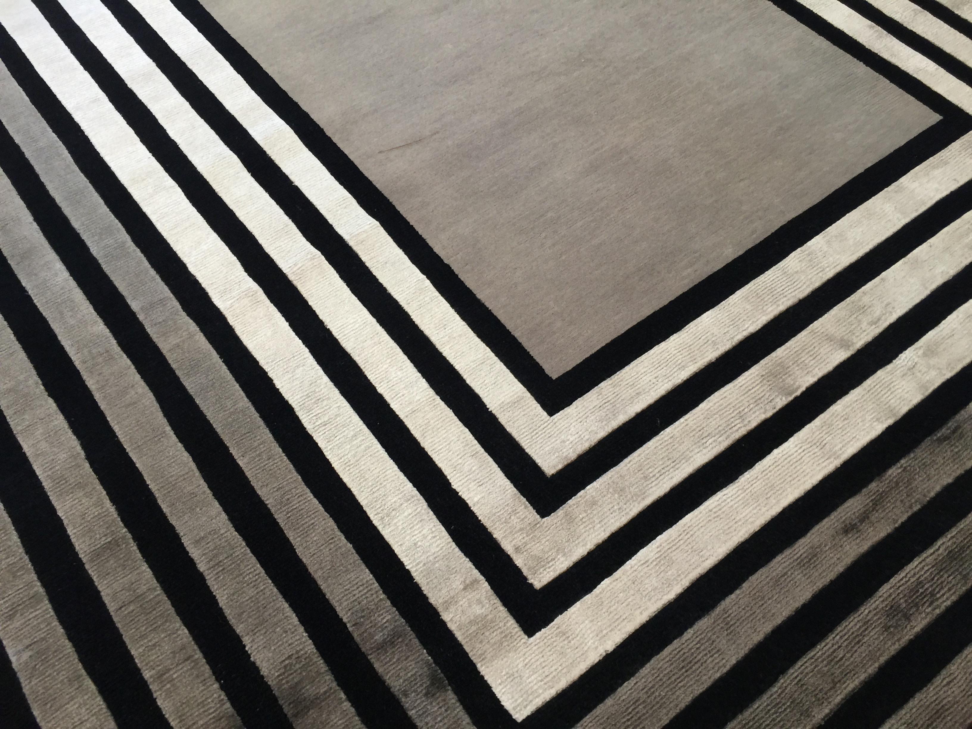 Seven concentric rectangles define a very elegant and strong design able to clearly define the area where the rug is placed.
This rug is hand knotted in Nepal by our artisans by using 20% silk and 80% fine Himalayan wool dyed using vegetable and