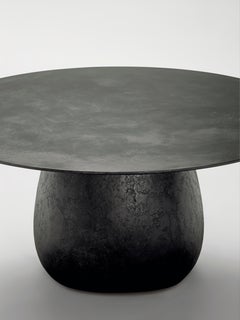 Tavolo da pranzo 21st Century Studio A Polistirene Rigido Artigianale Finitura Pietra Lava