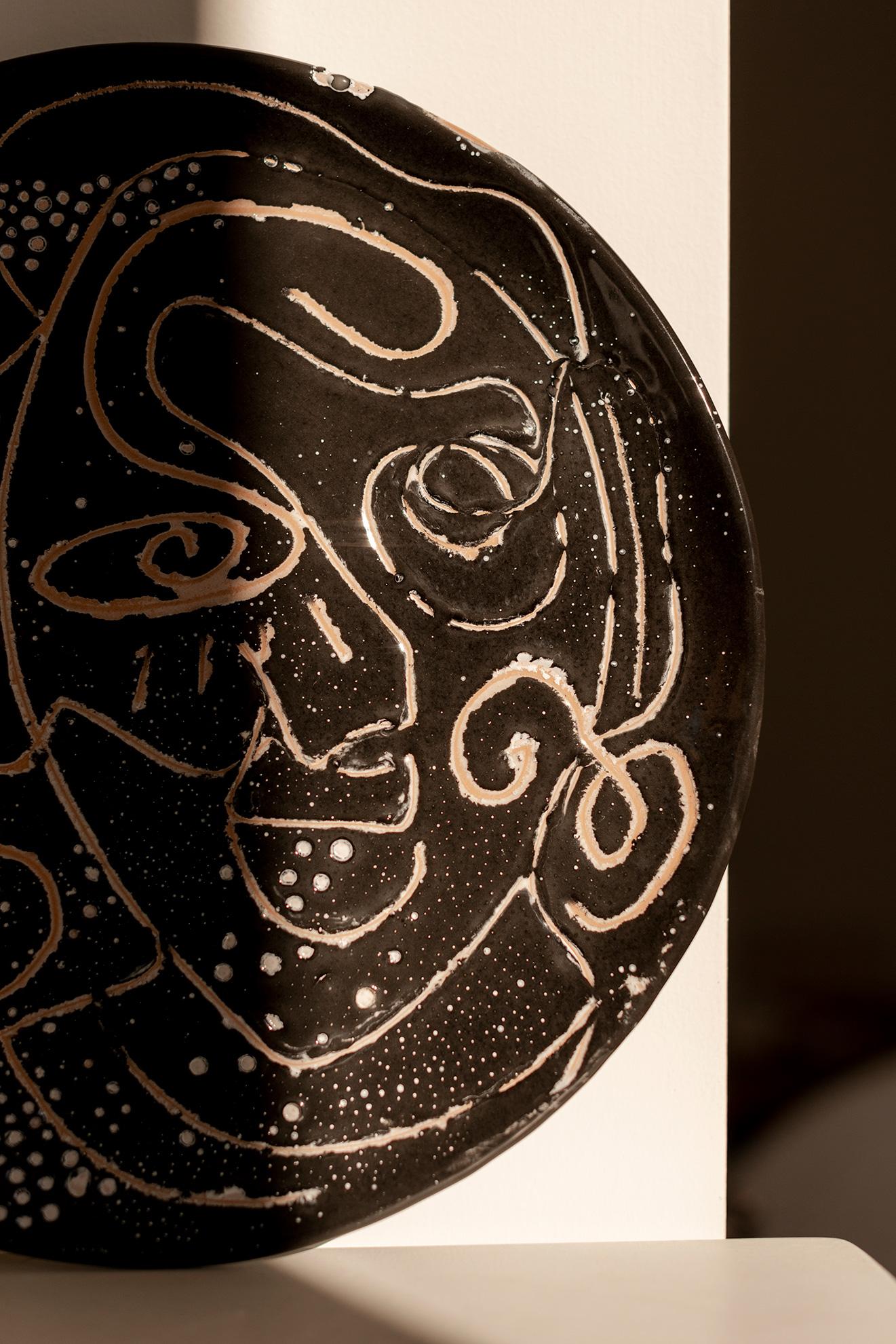 Keramikteller des 21. Jahrhunderts  Gravur des Künstlers Vincenzo D'alba+Antonio Marras (Italienisch) im Angebot
