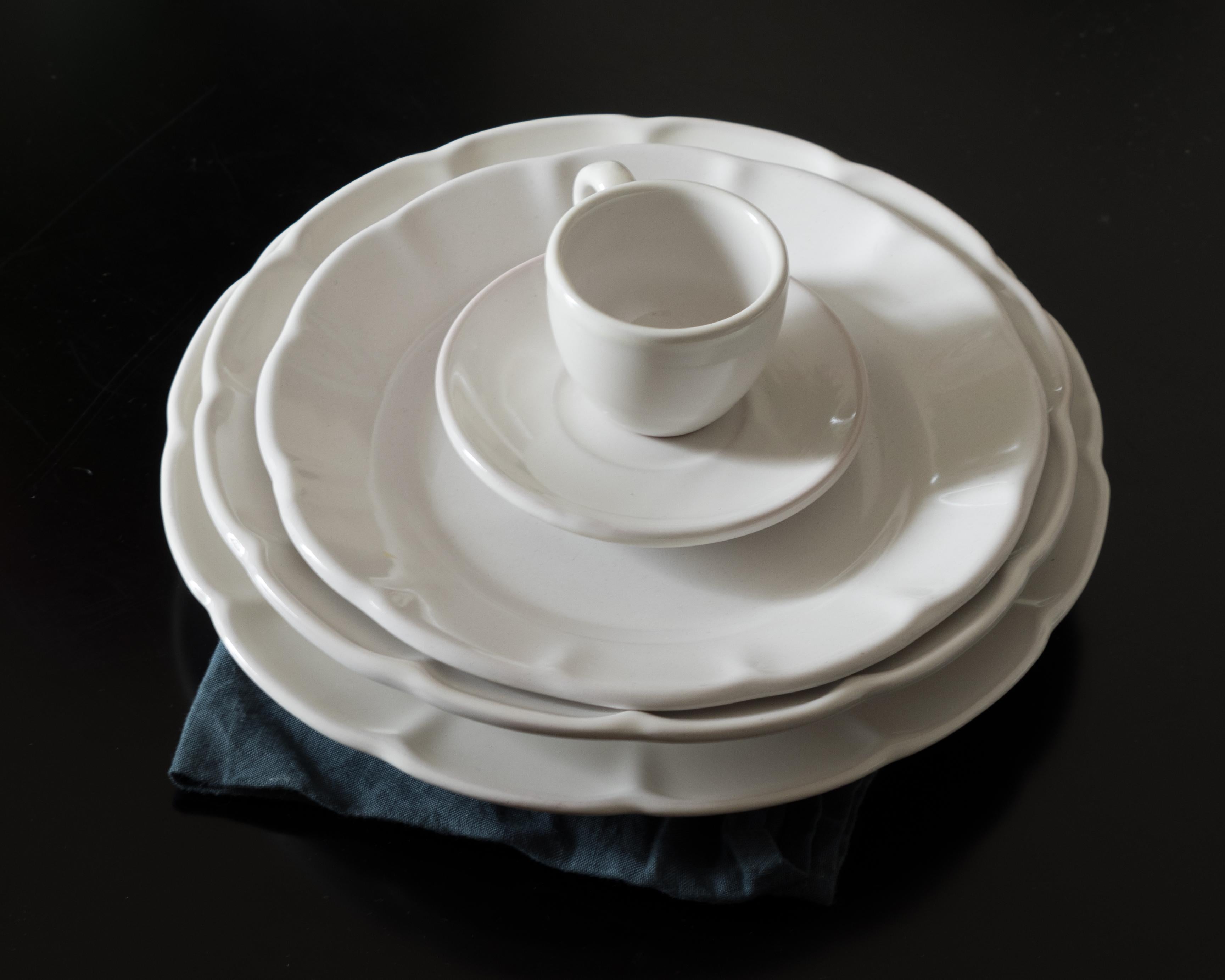 Céramique Vietri du XXIe siècle  Assiettes latérales blanches fabriquées à la main en Italie, ensemble de tables  en vente 4