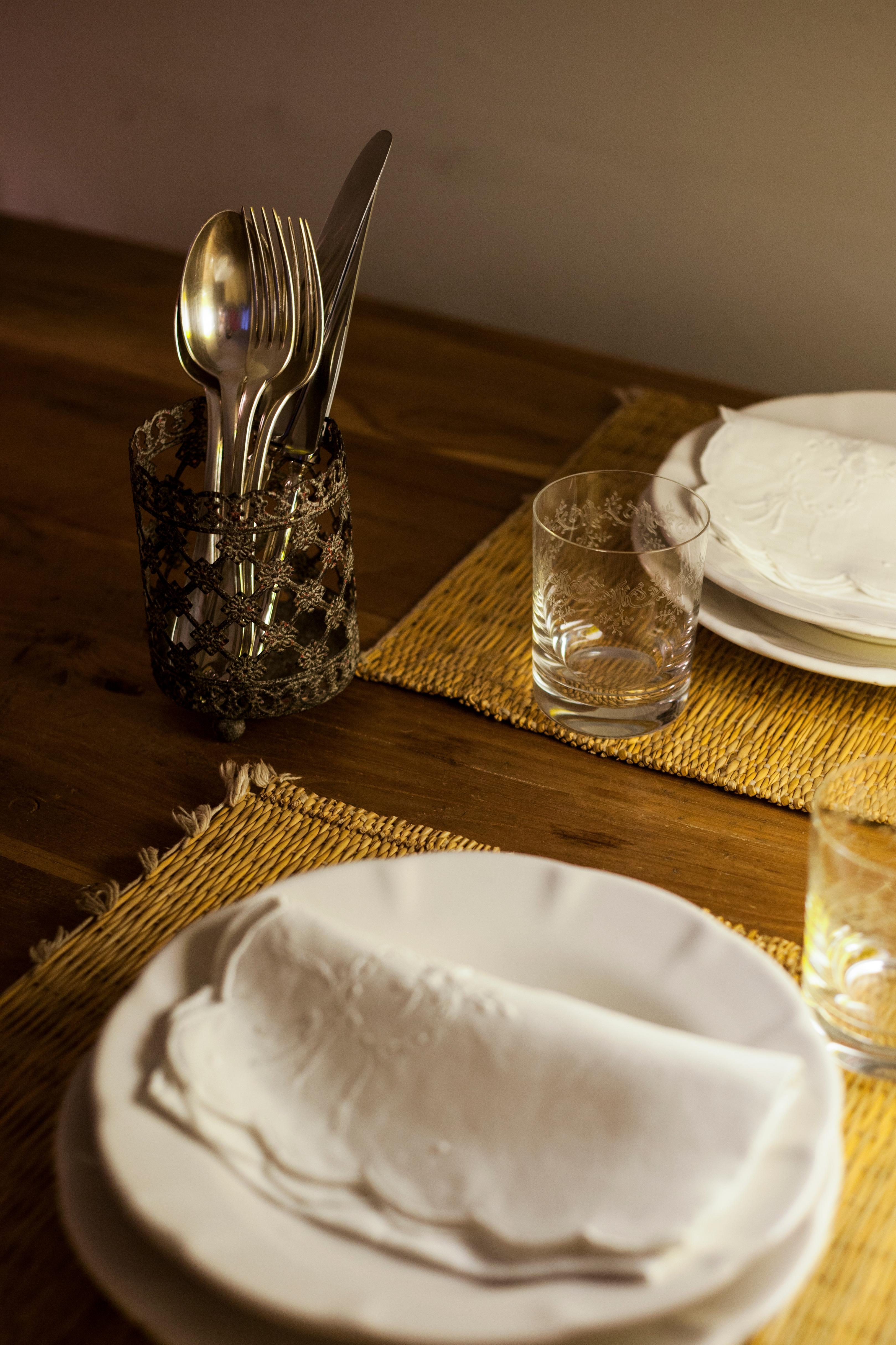 Céramique Vietri du XXIe siècle  Assiettes latérales blanches fabriquées à la main en Italie, ensemble de tables  en vente 5