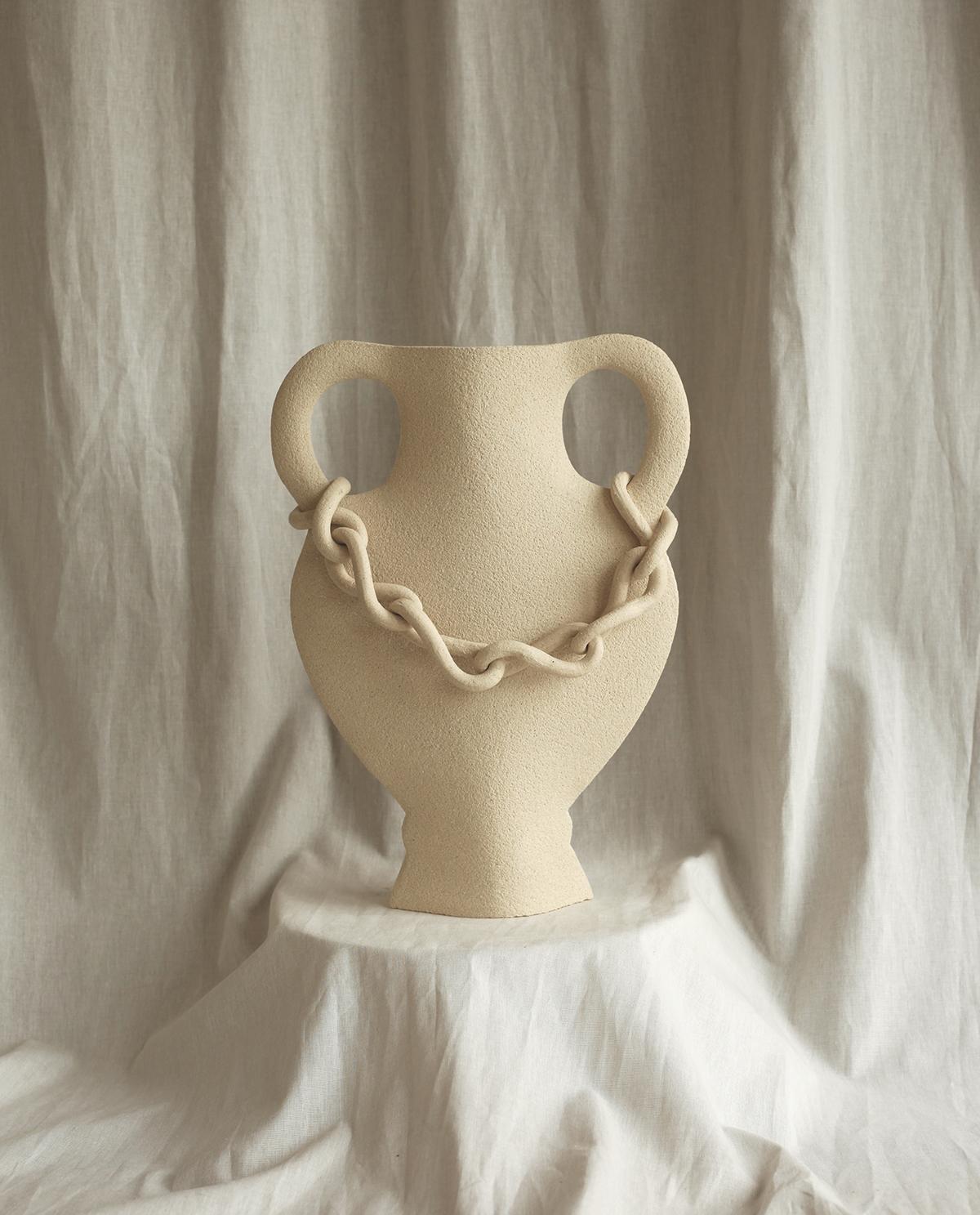 A captivating addition to our new line, blending ancient Greek pottery with contemporary design, the ‘Chain’ vase features a delicate stoneware tone-on-tone handmade chain that harmonizes traditional and modern aesthetics.
Crafted by our designer,