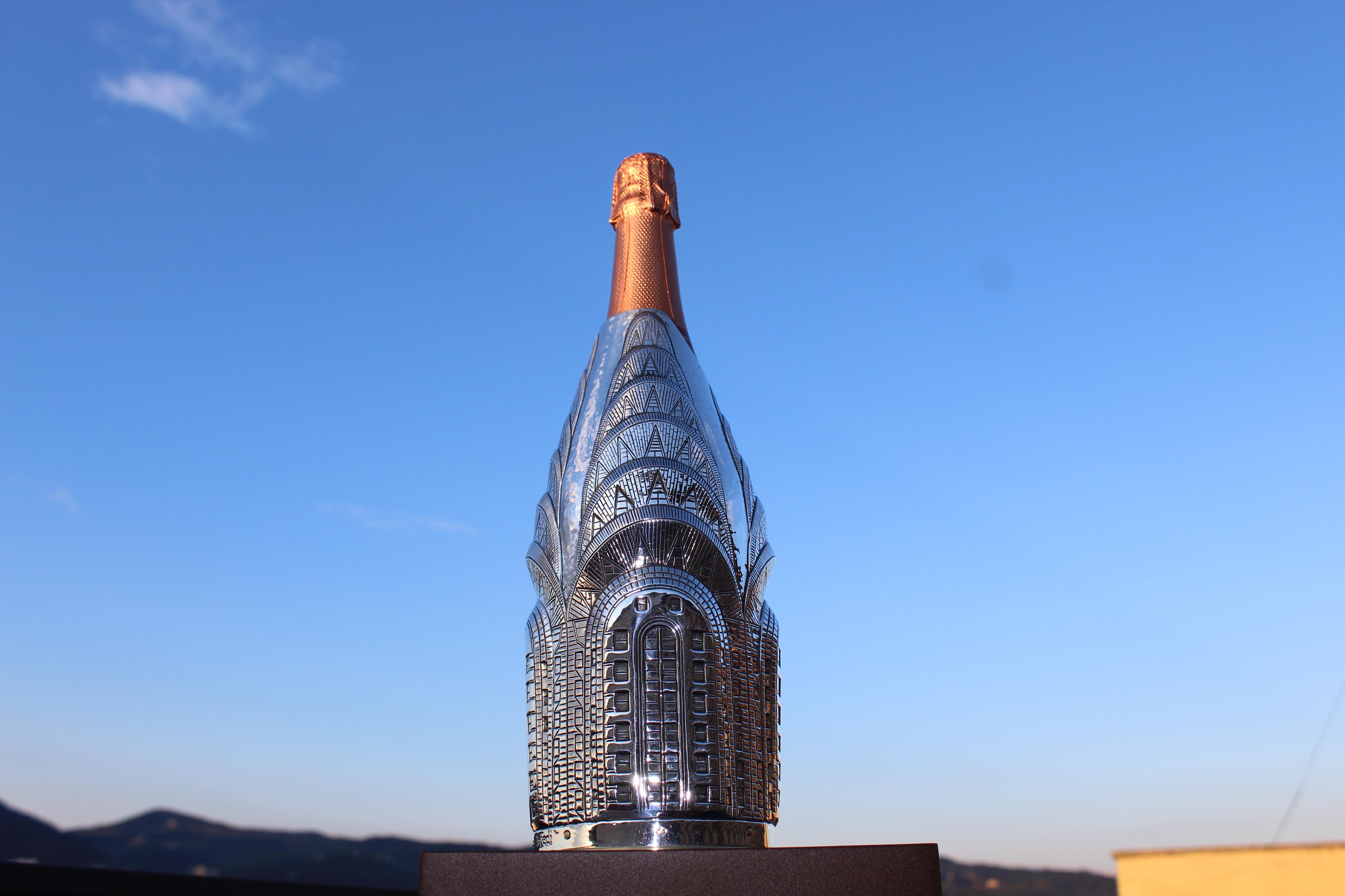 Contemporain Champagne du 21e siècle en argent pur massif, Chrysler Building, Italie en vente