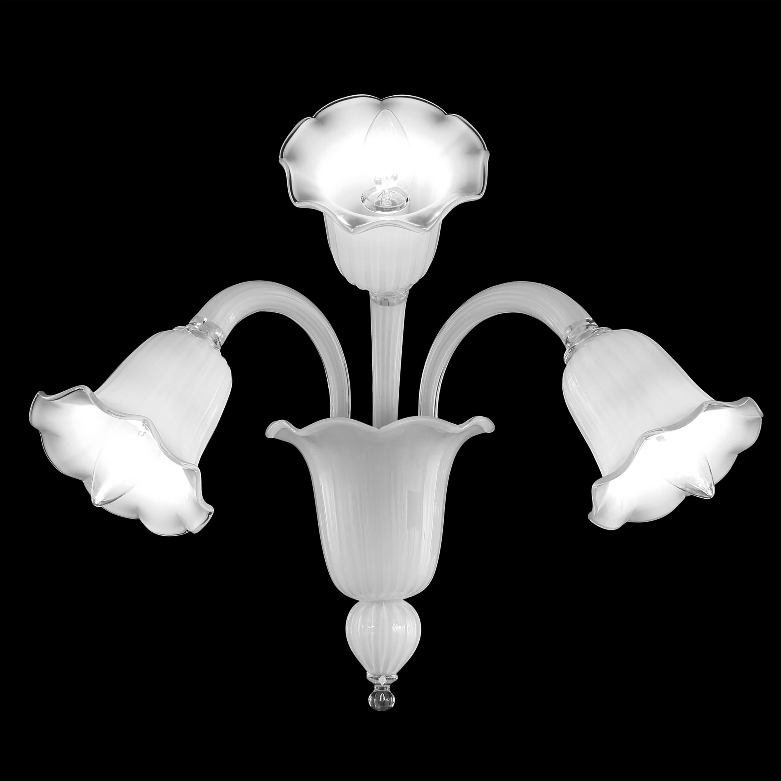 Multiforme Bellepoque 394 sconce 2+1 lights, white encased Murano glass
As other Multiforme collections, also Bellepoque is available in two variations: the Murano glass Bellepoque 394 is the version with downward lights.
This variation of the