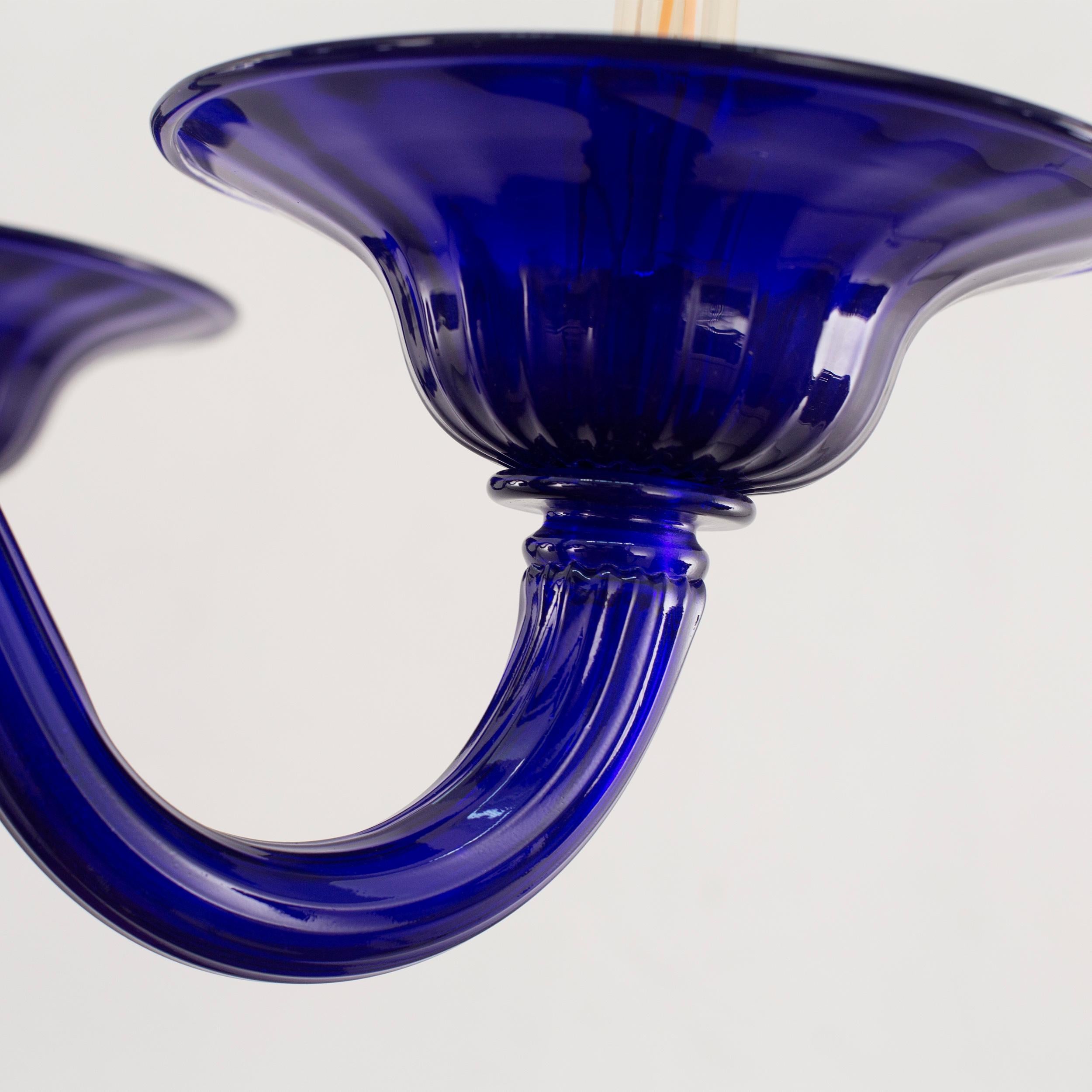Verre brun Lustre du 21e siècle, 6 bras en verre de Murano bleu par Multiforme en vente