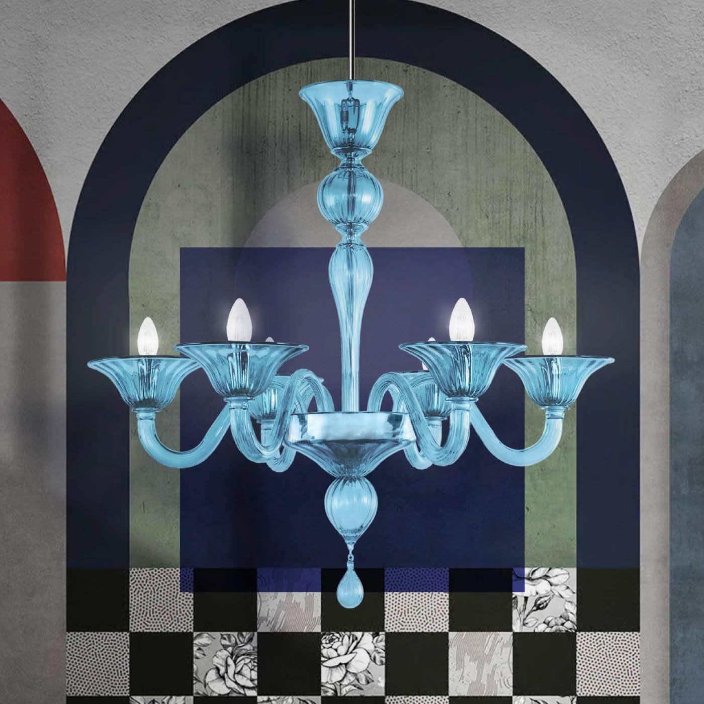 Lampadario Simplicissimus 360, 6 luci, in vetro artistico azzurro di Multiforme
Questa collezione in vetro di Murano è caratterizzata da una superba semplicità. È il risultato di una ricerca che si rifà ai lampadari classici di Murano per