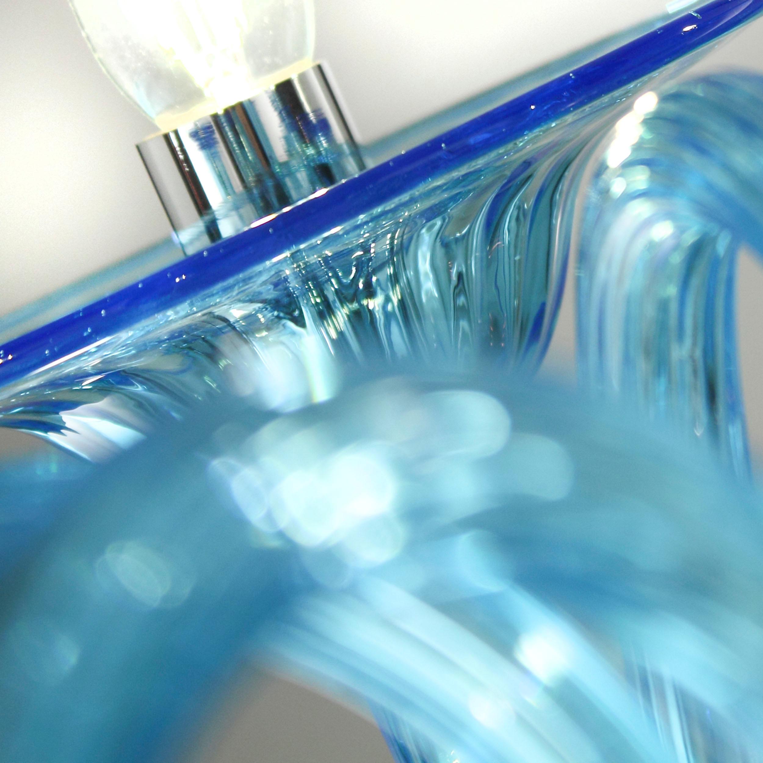 italien Lustre du 21e siècle, 6 bras en verre de Murano bleu clair par Multiforme en vente