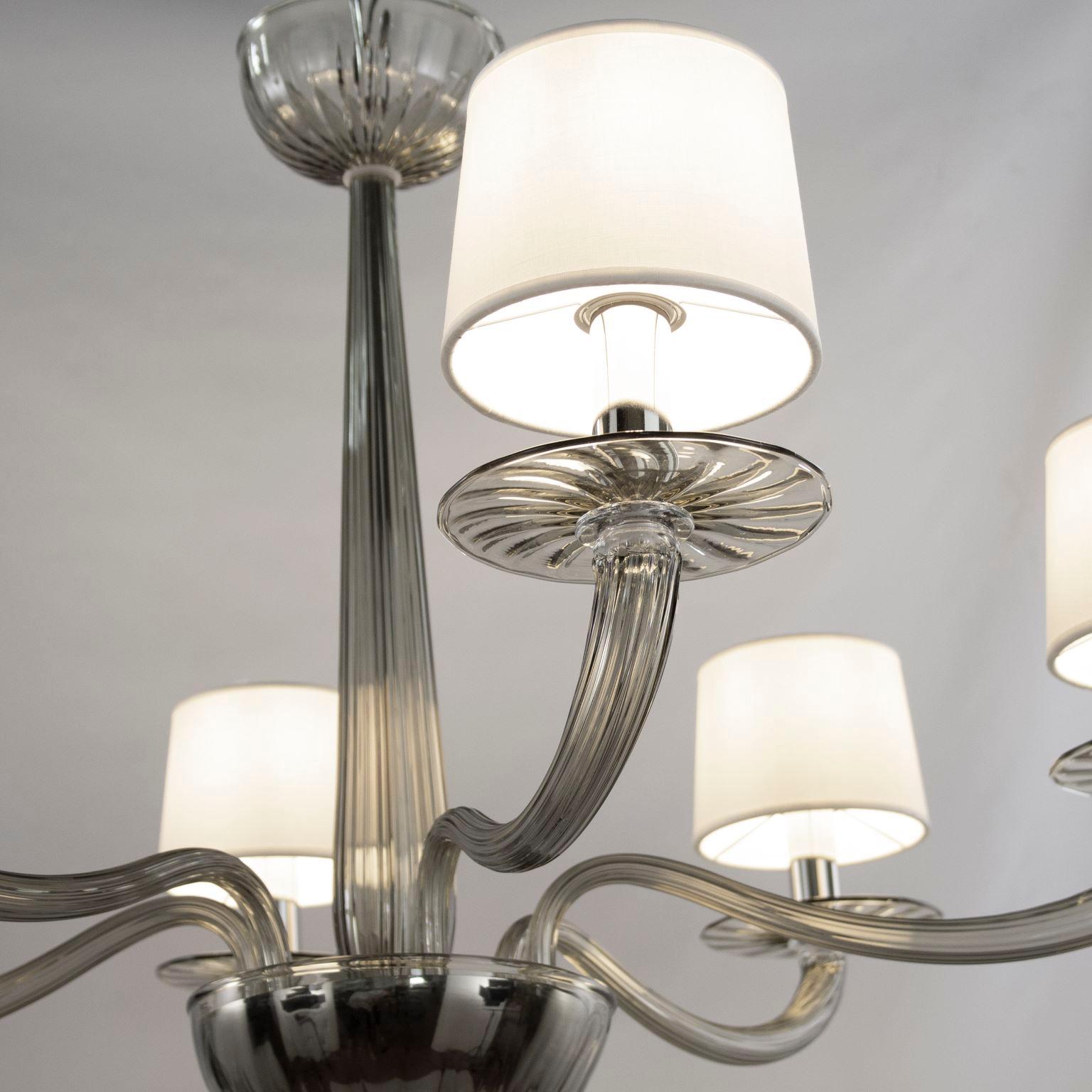 Vetro soffiato Lampadario del XXI secolo a 6 luci in vetro di Murano grigio di Multiforme in stock in vendita