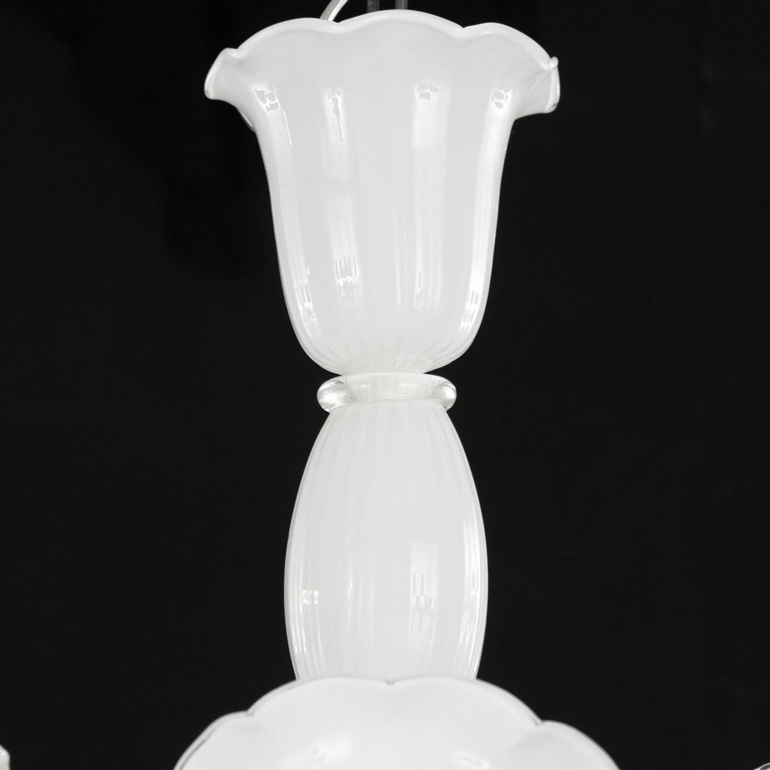 XXI secolo e contemporaneo Lampadario del XXI secolo a 9 luci, vetro di Murano bianco di Multiforme in stock in vendita