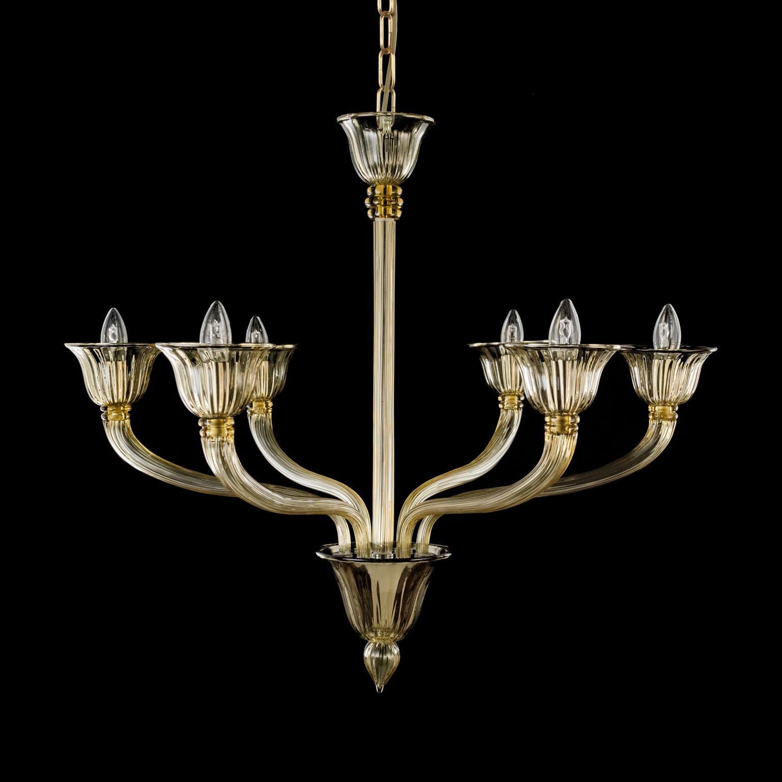 21st century chandelier 6 lights in straw Murano glass with climbing arms by Multiforme.

This Venetian chandelier in blown glass is inspired from the Art Deco style. It is characterized by arms which are bended upwards in coloured glass, which