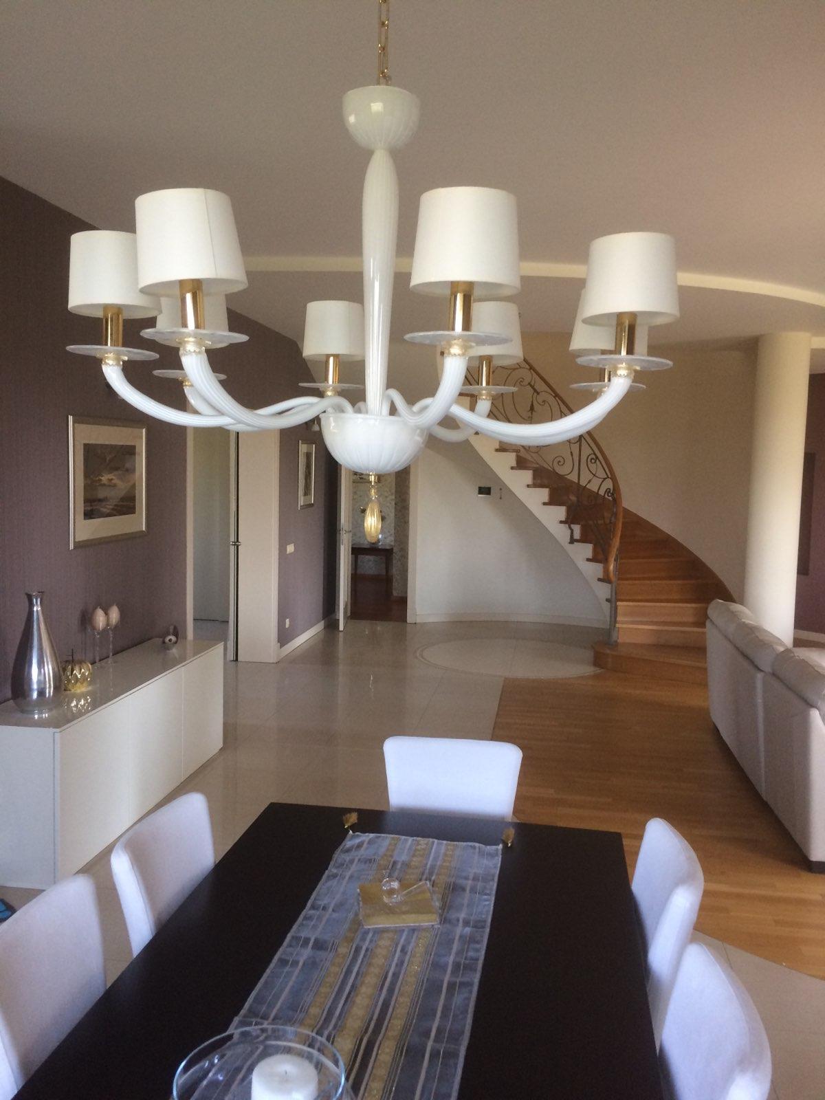 Lustre du 21e siècle à 8 lumières en verre de Murano moka de Multiforme, en stock en vente 1
